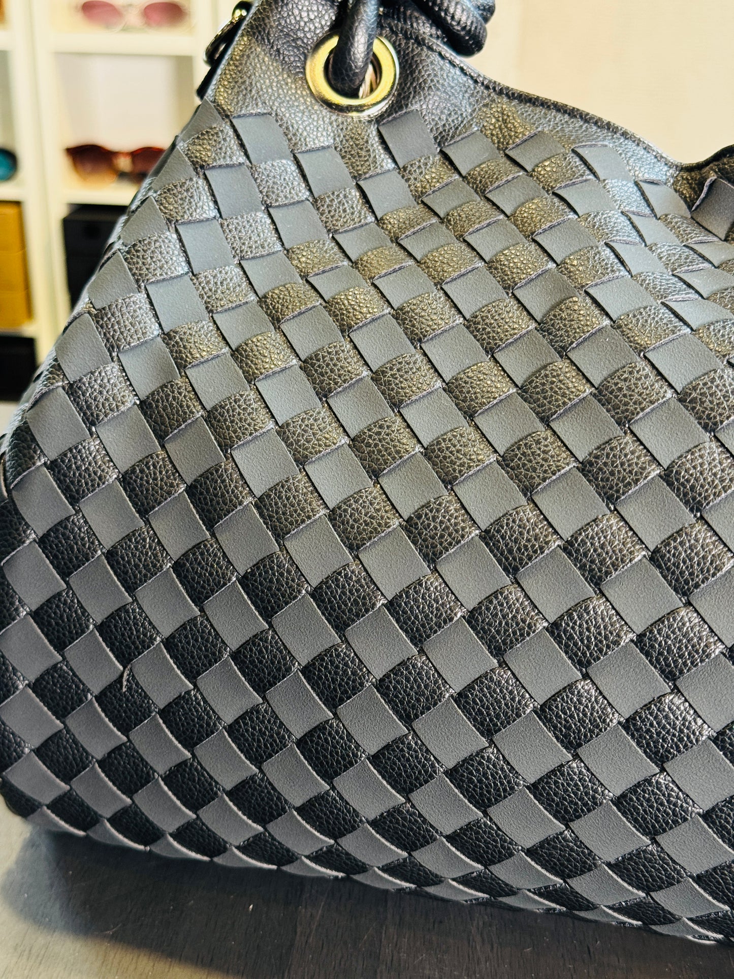 Borsa a spalla intrecciata nera con tracolla all’interno 2370