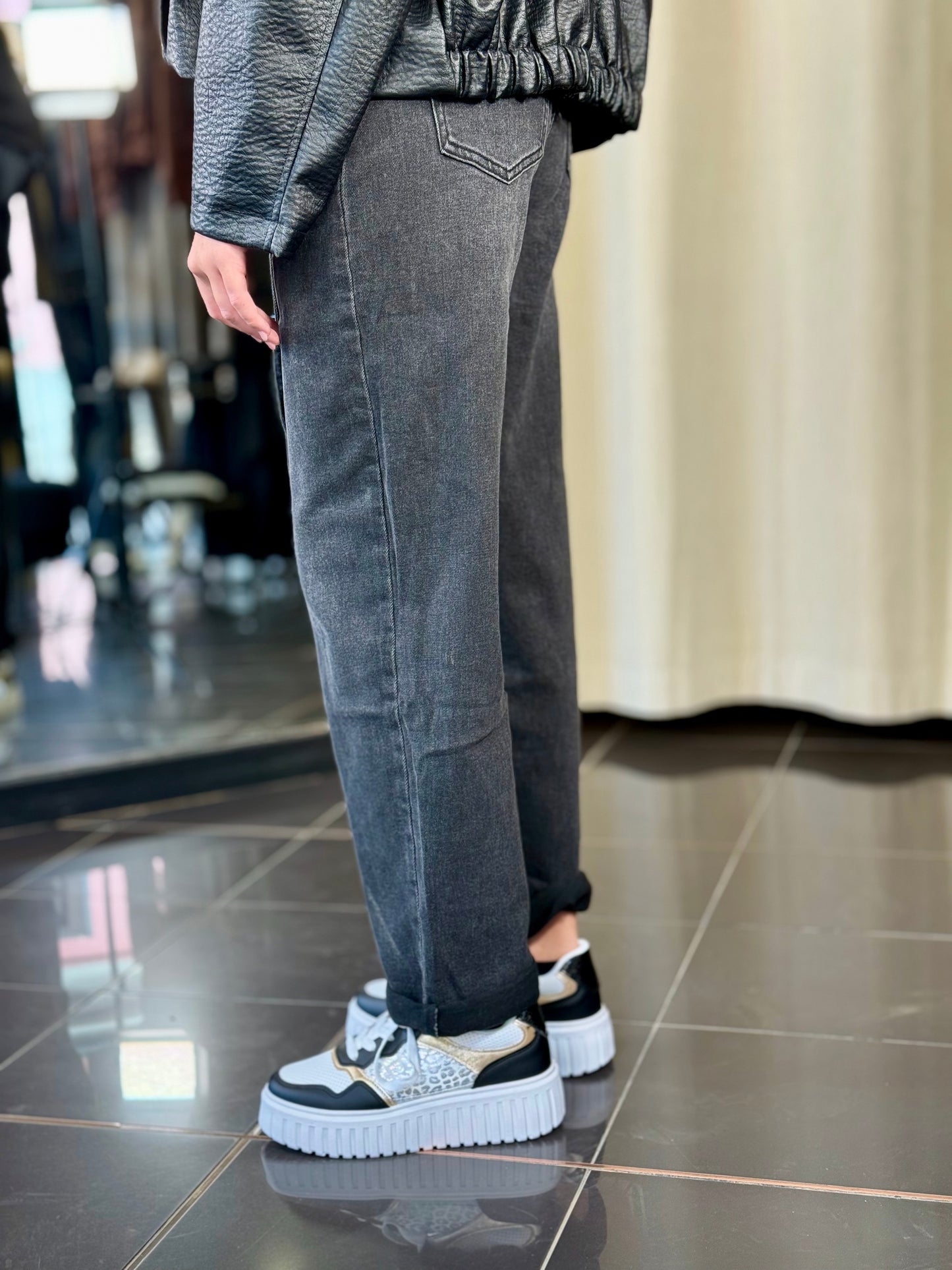 Jeans mom fit grigio con cintura 2232