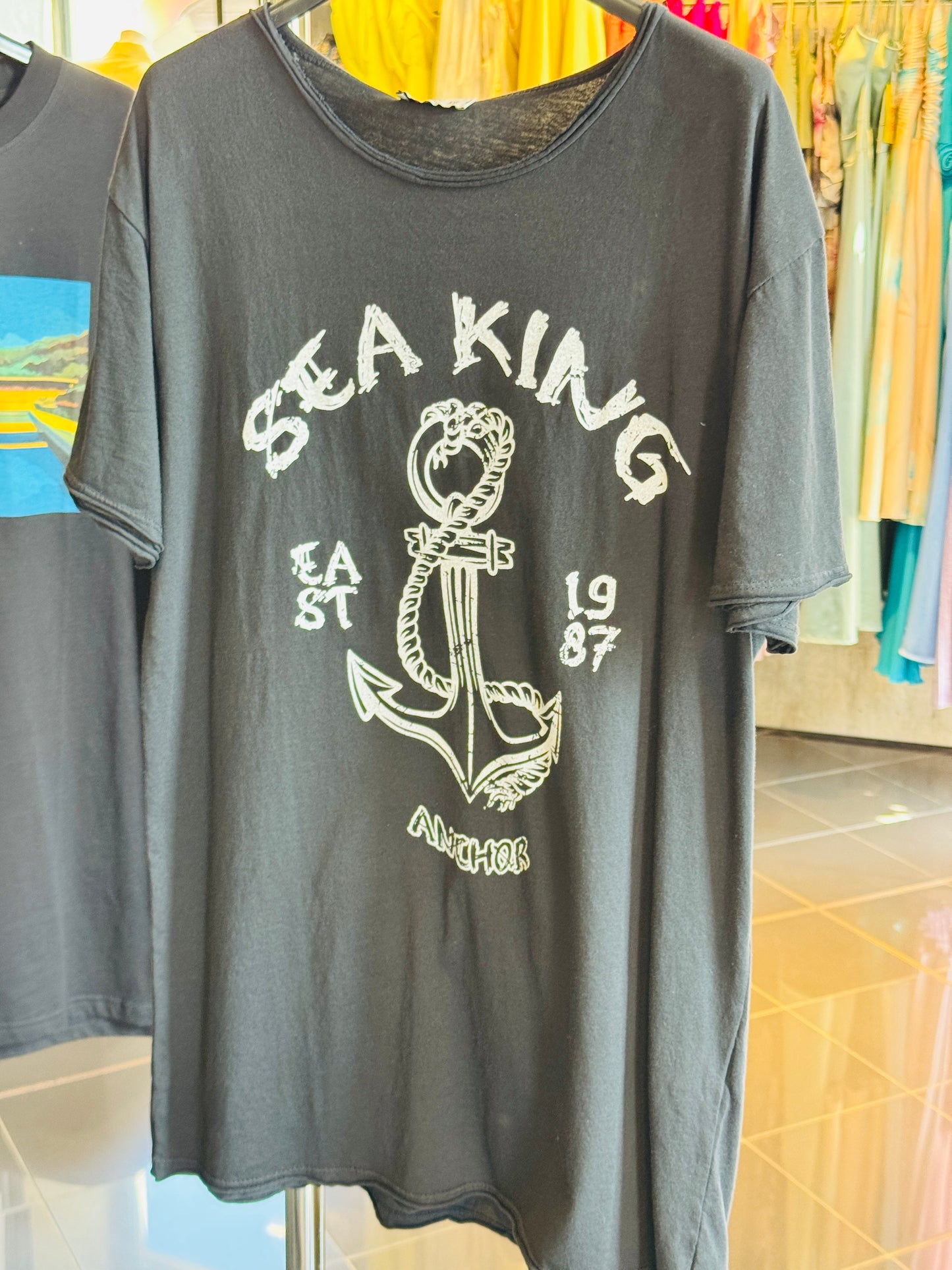 T-shirt nera con stampa