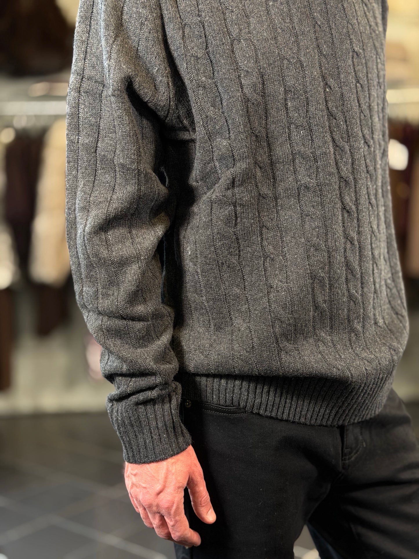 Maglione girocollo grigio antracite con trecce 2605