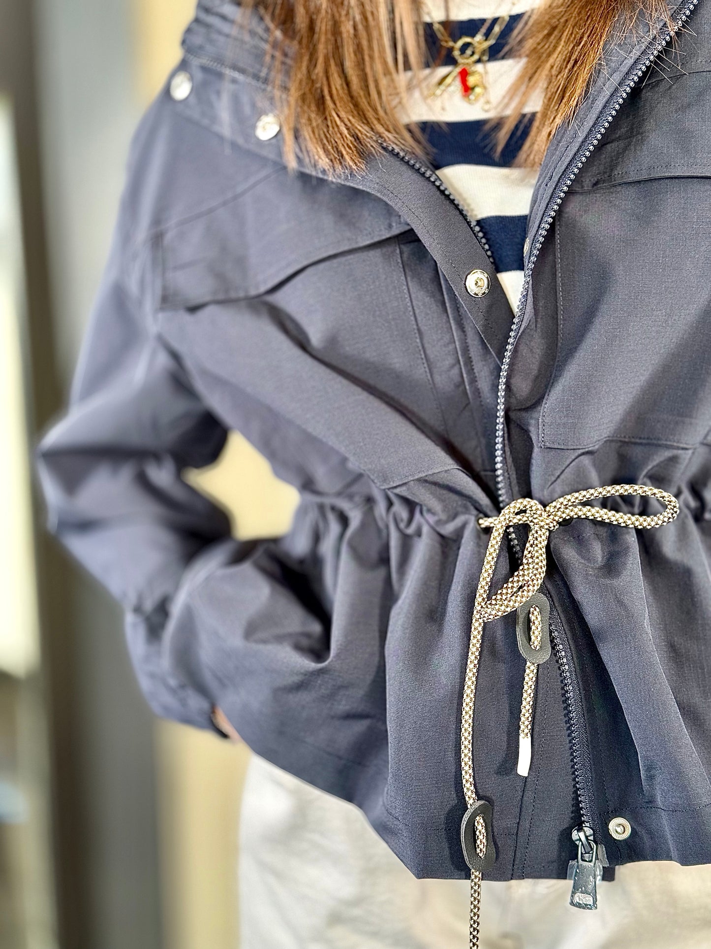 Giubbino in nylon oversize con coulisse in vita blu 350