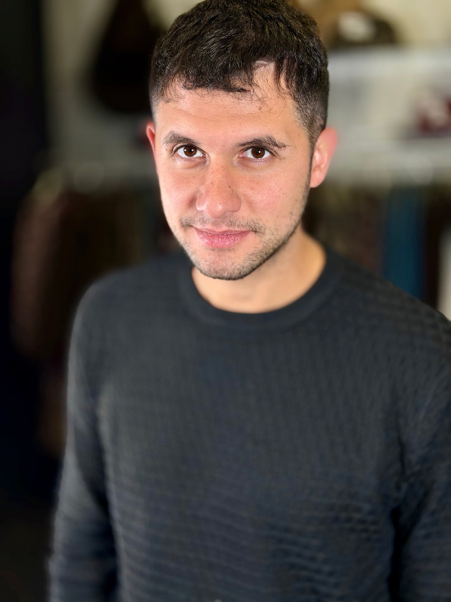 Maglioncino girocollo con trama tono su tono nero 2350