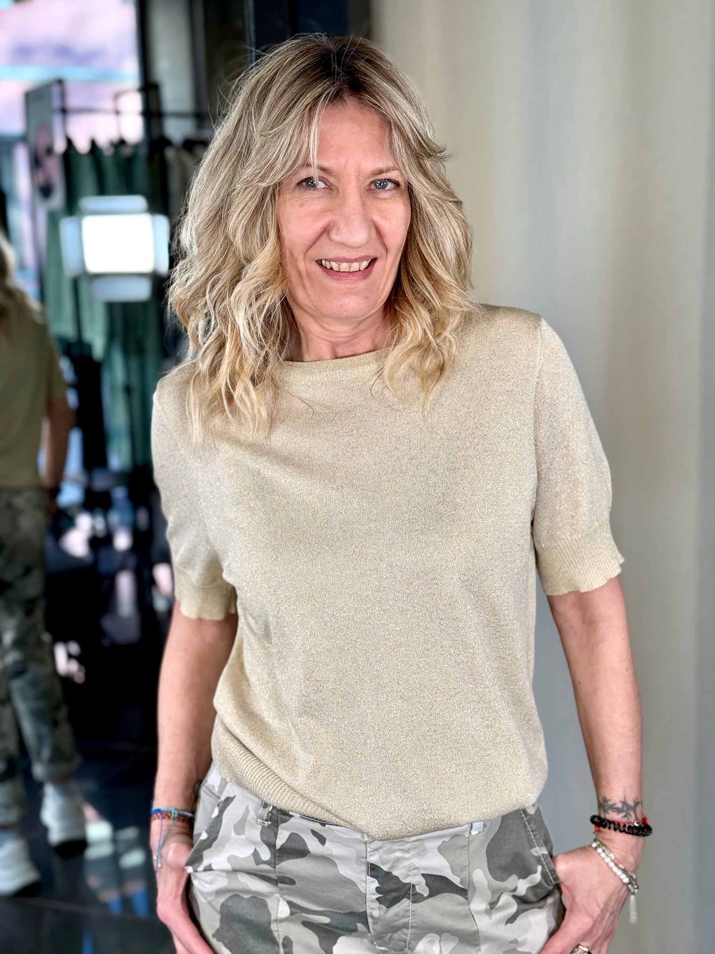 T-shirt in maglina oro lurex in taglia unica 030
