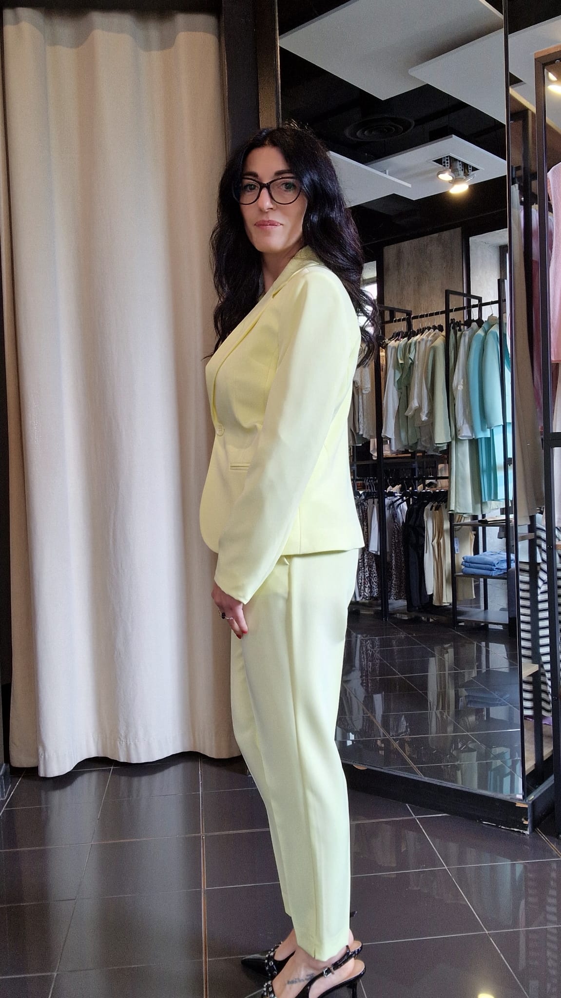 Tailleur (giacca + pantalone) giallo 488