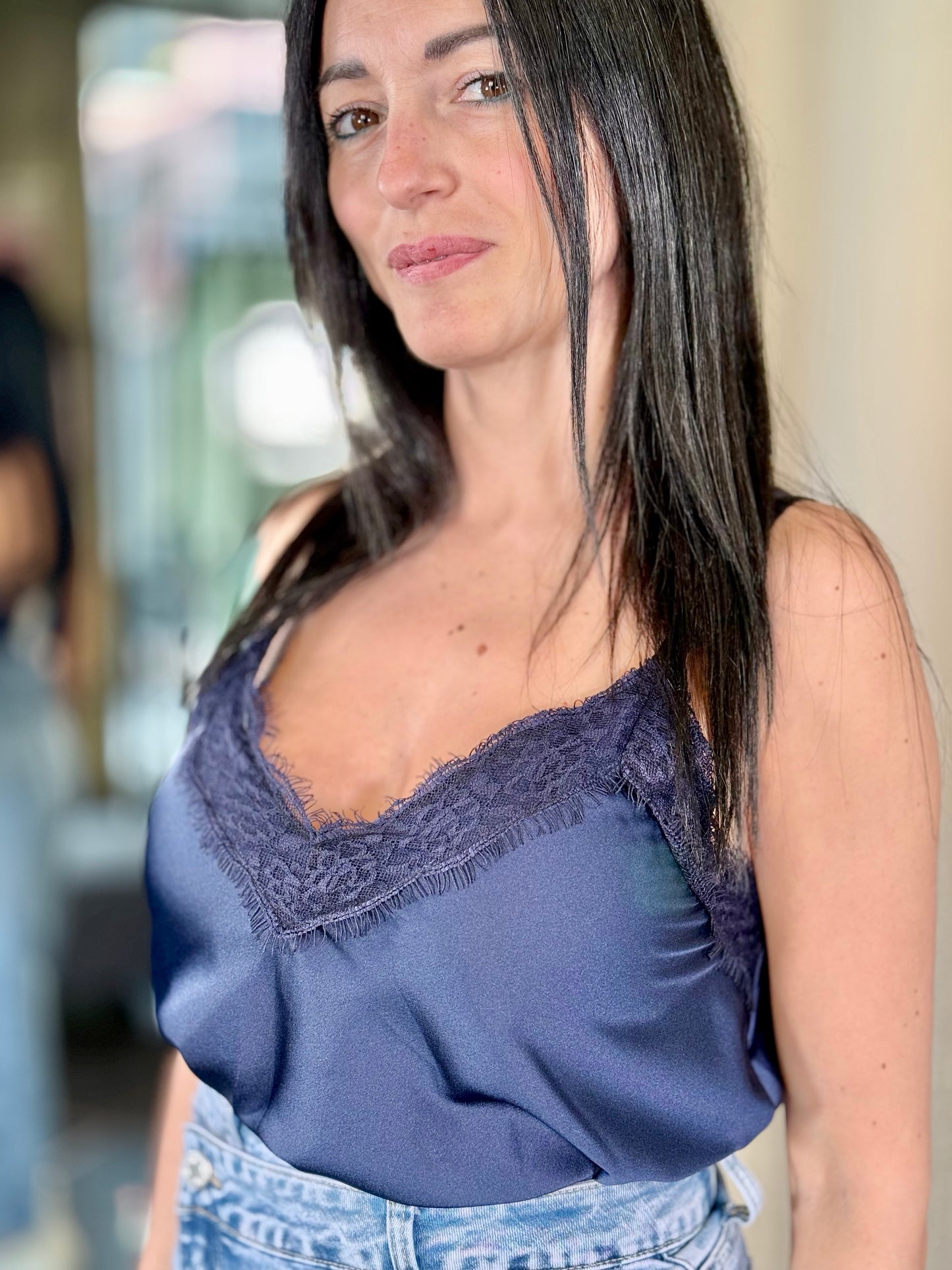 Top in raso blu con pizzo e spalline regolabili in taglia unica 299