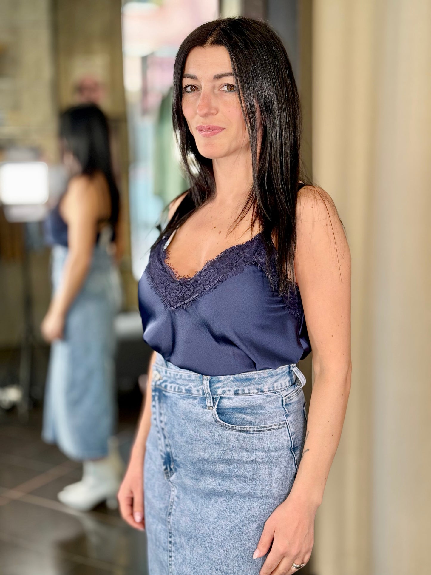Top in raso blu con pizzo e spalline regolabili in taglia unica 299