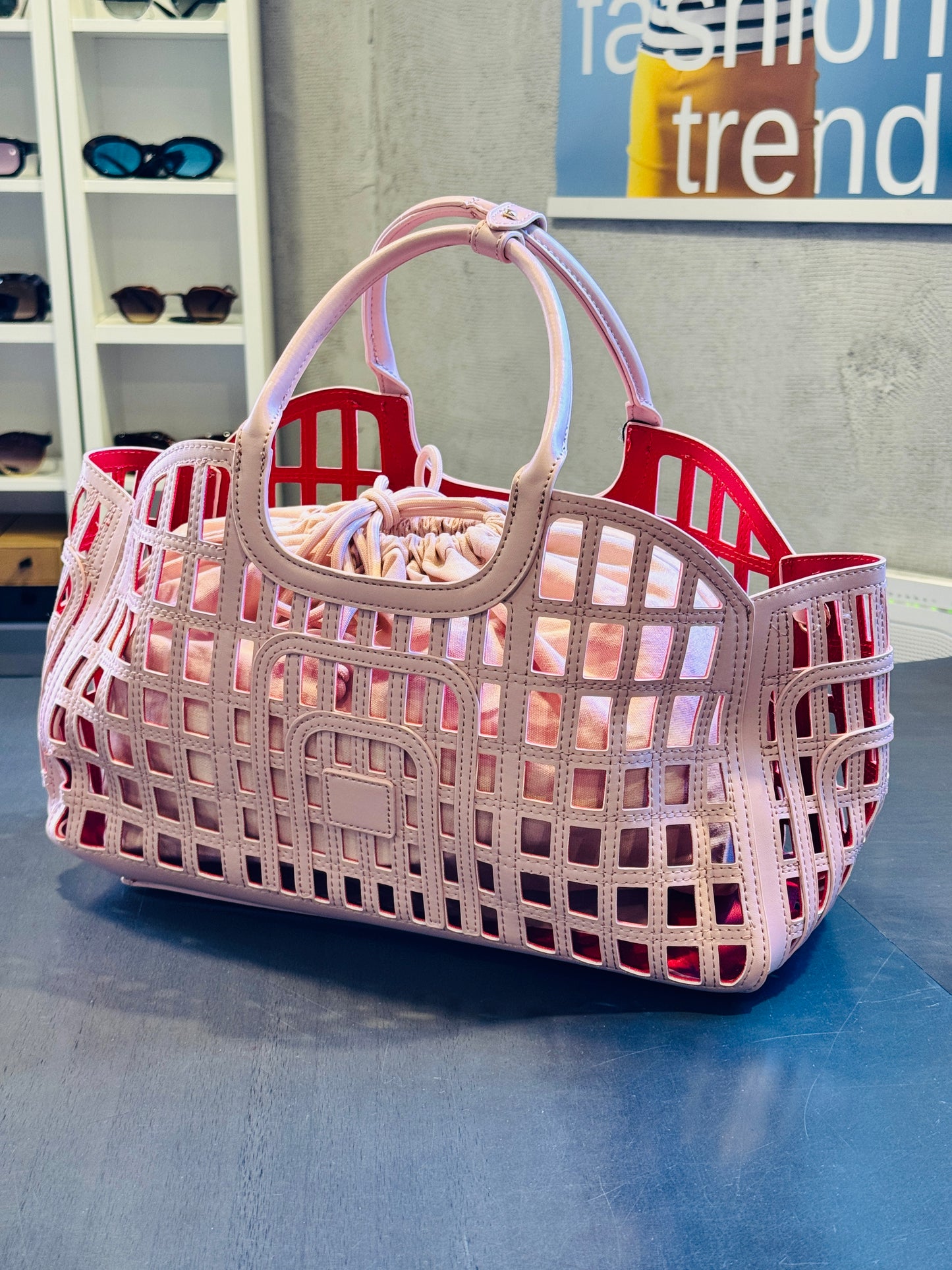 Borsa traforata rosa con sacca all’interno 2204