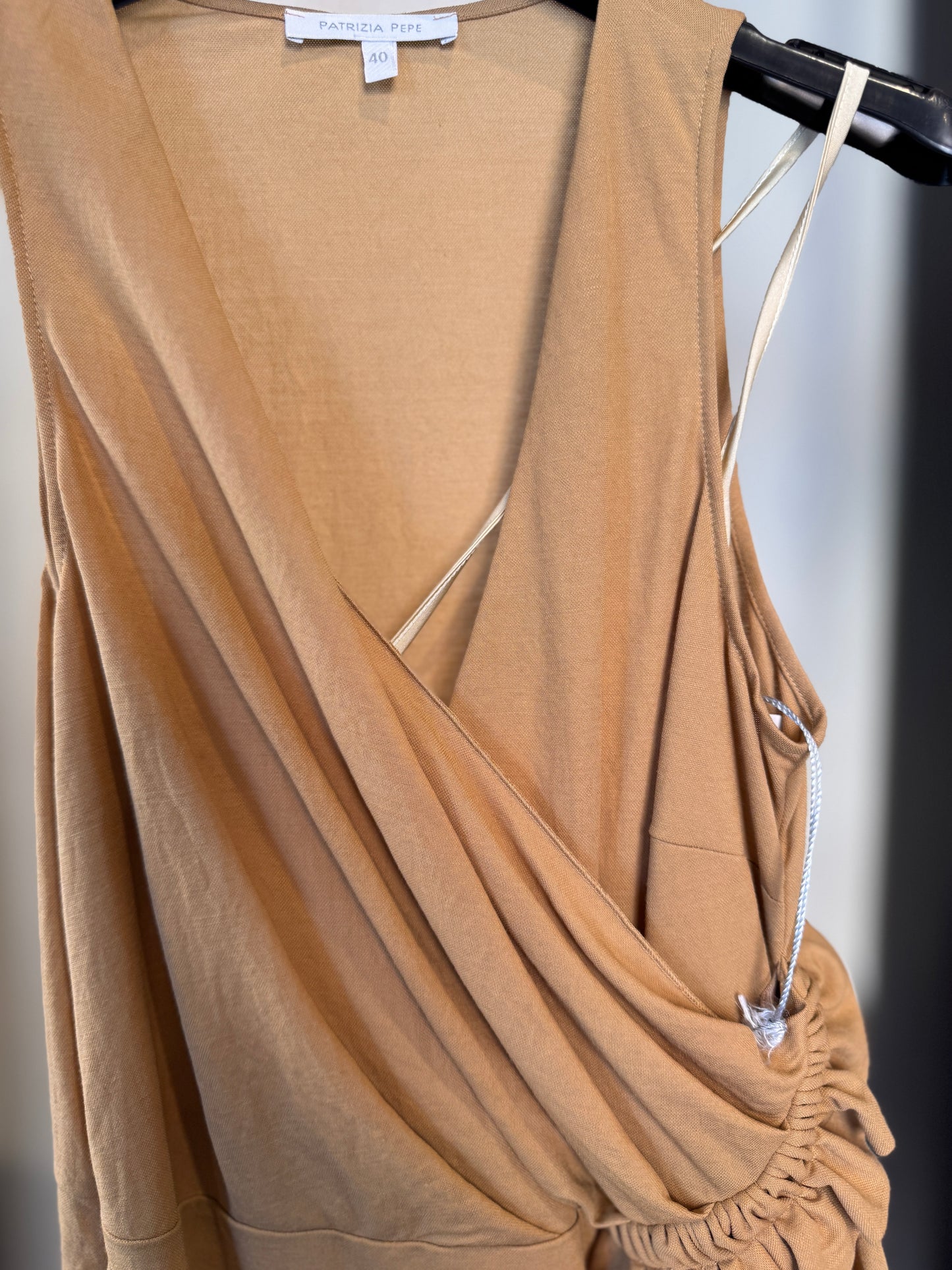 Abito beige con sottoveste 2656