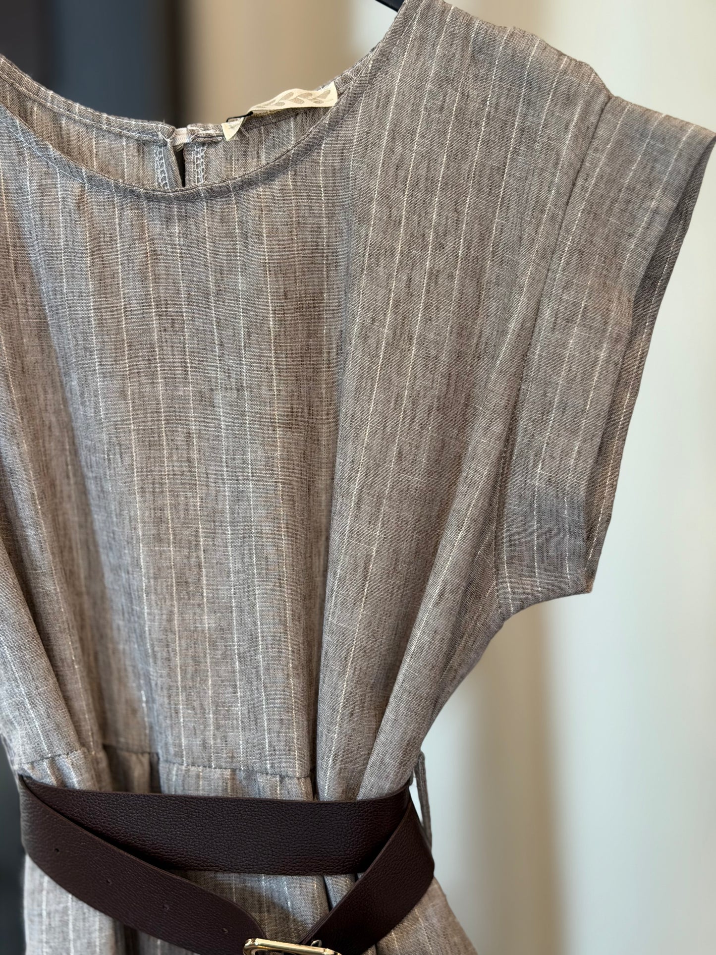 Abito taupe e filo di lurex midi con cintura in taglia unica 2828