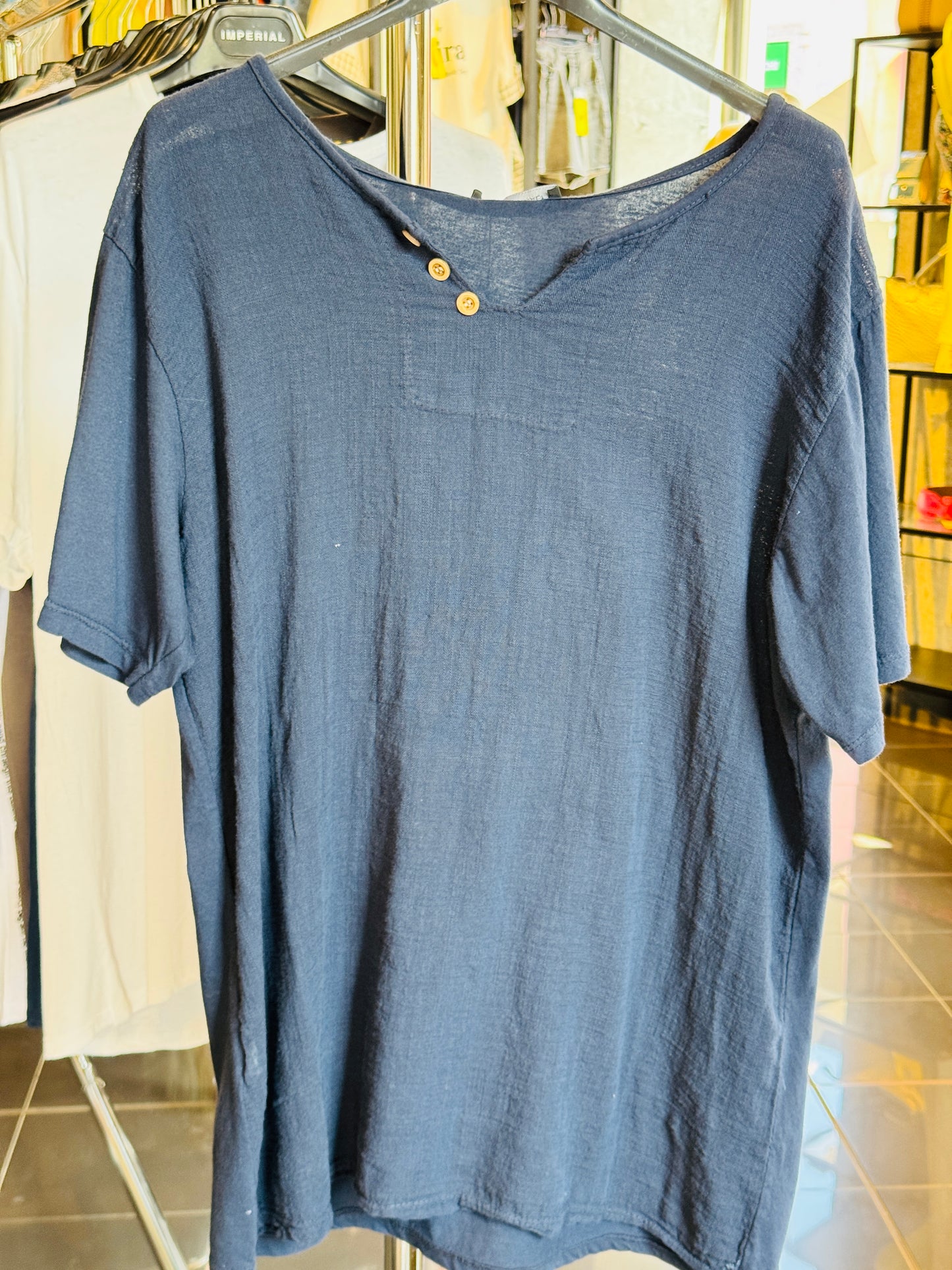 T-shirt misto lino blu con bottoncini