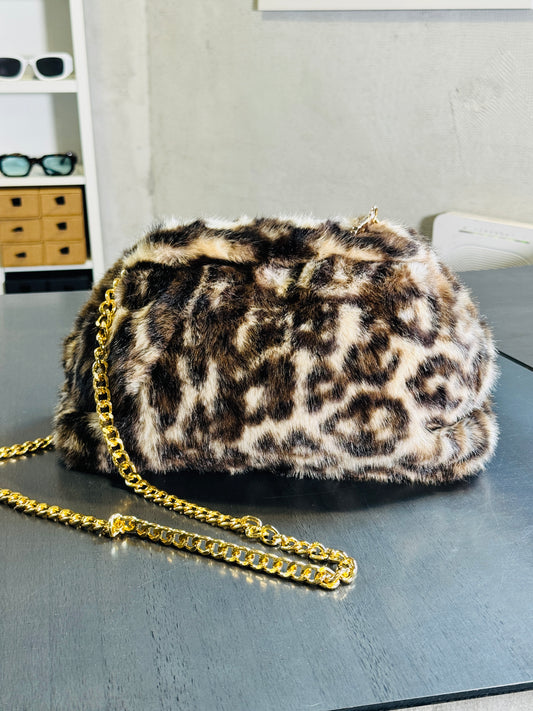 Clutch peluche animalier marrone con tracolla in catena oro 2375