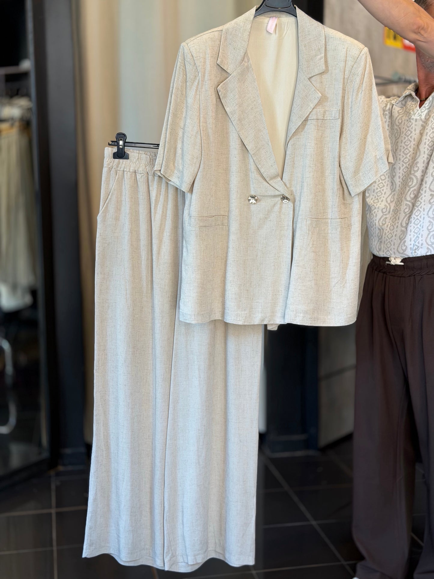 Completo (giacca + pantalone) sabbia in taglia unica 2899