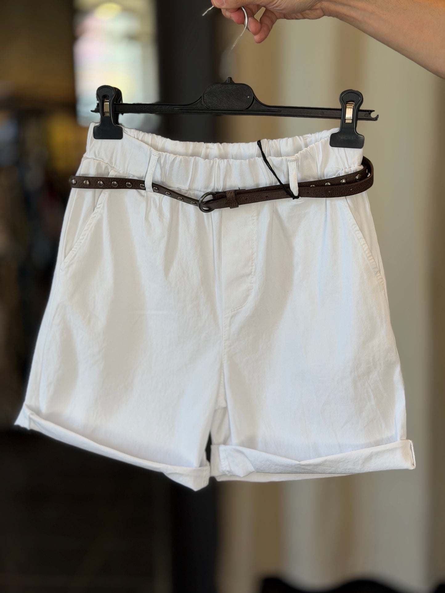 Bermuda in cotone bianco con cintura 2839