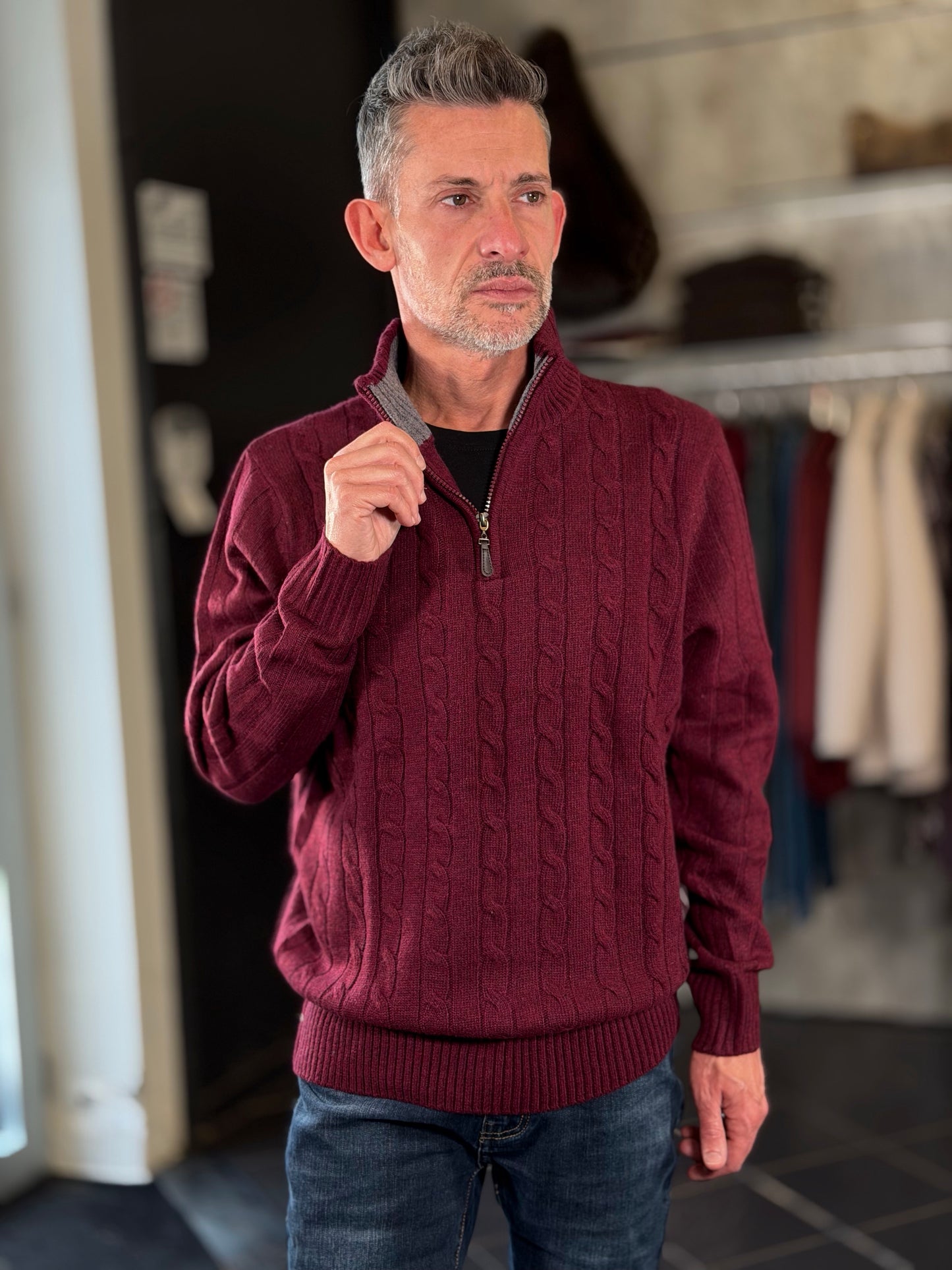 Maglione bordeaux con trecce e zip 2592