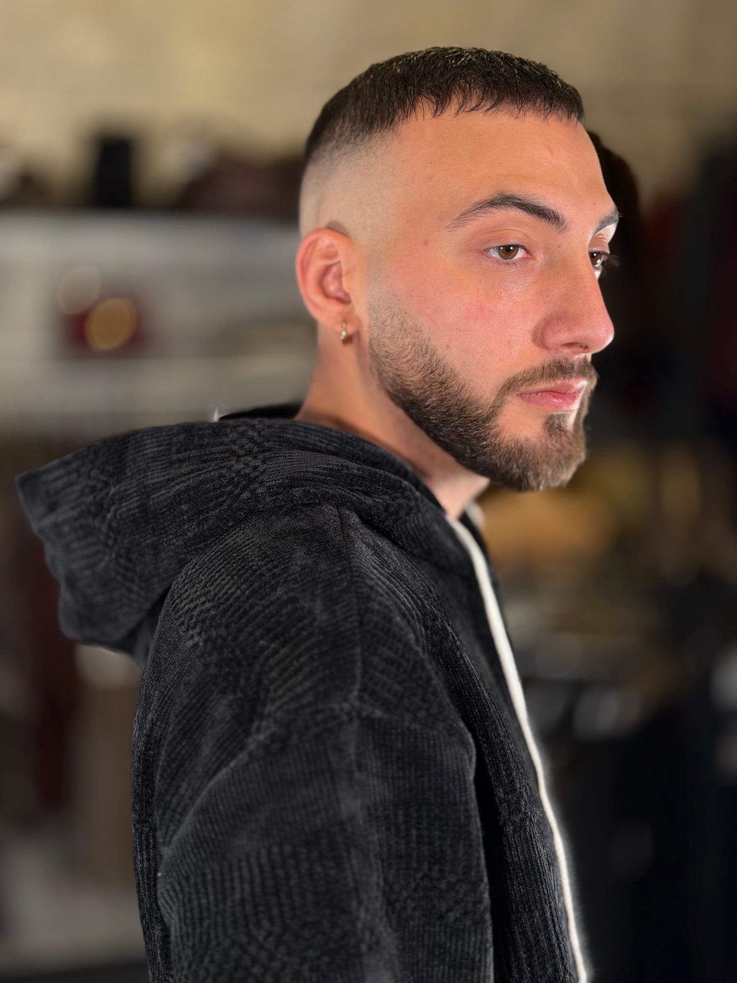 Felpa ciniglia nera con cappuccio 2497