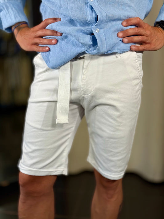Bermuda bianco con cintura 508