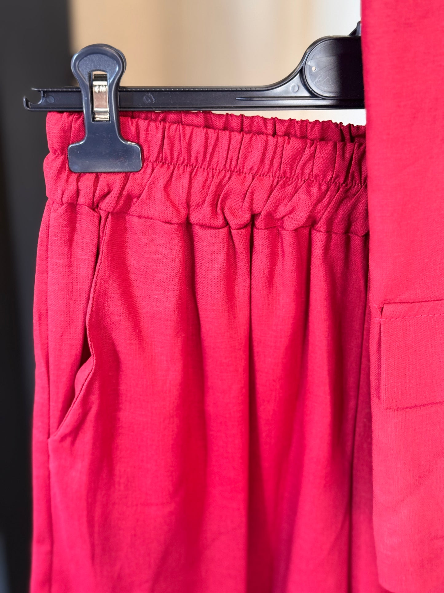 Completo (gilet doppiopetto + bermuda) rosso in taglia unica 2924