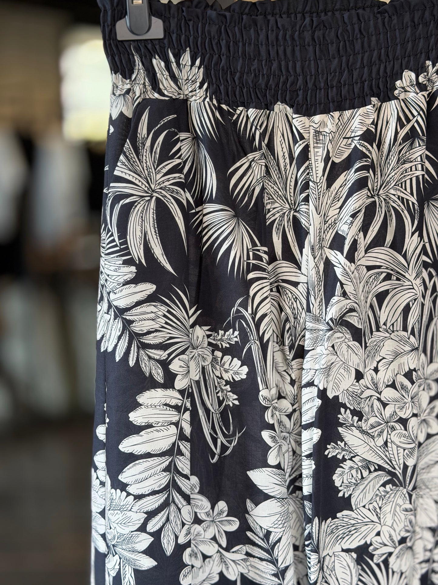 Pantalone a palazzo blu navy con foliage panna in taglia unica 2533