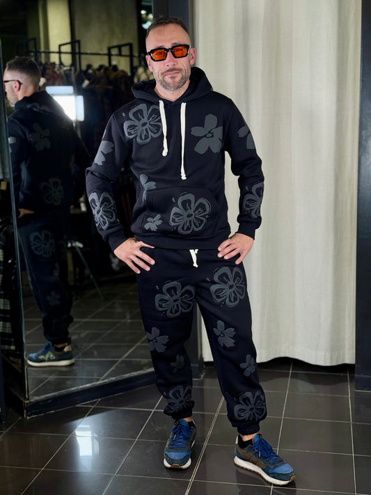 Pantalone tuta nero con fiori tono su tono 2117