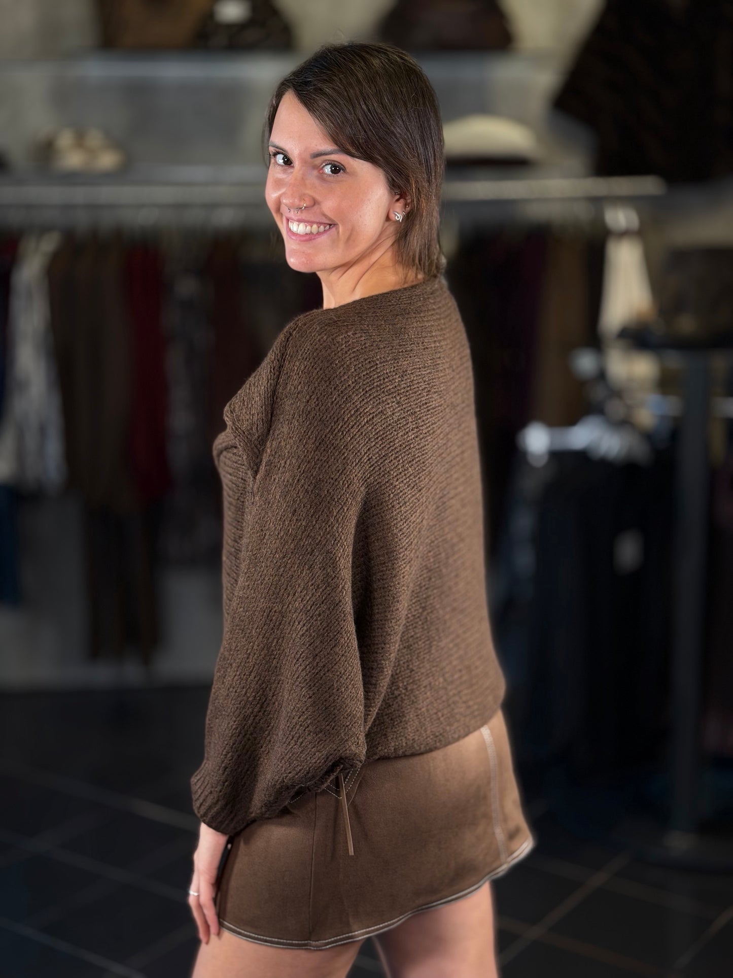 Maglioncino con spacco davanti marrone in taglia unica 2437