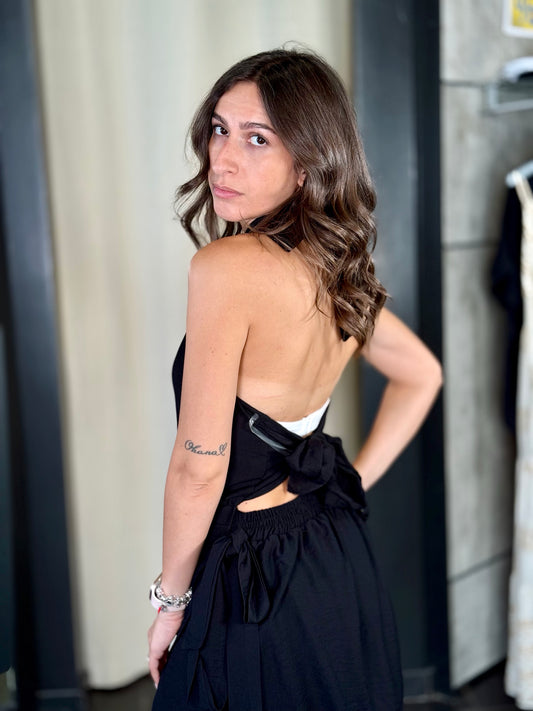 Abito nero con scollo all’americana e shorts sotto alla gonna in taglia unica 593