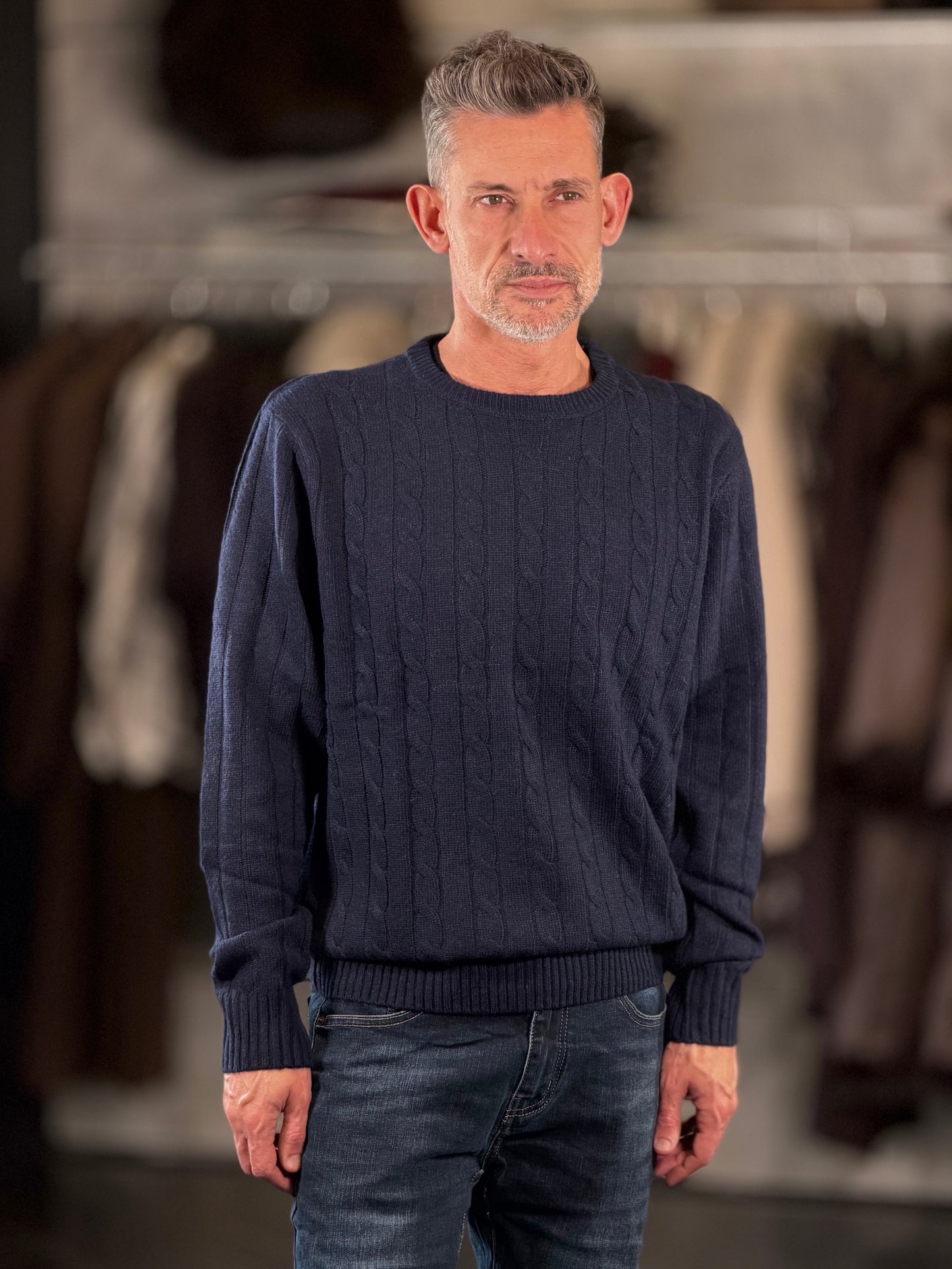 Maglione girocollo blu con trecce 2601