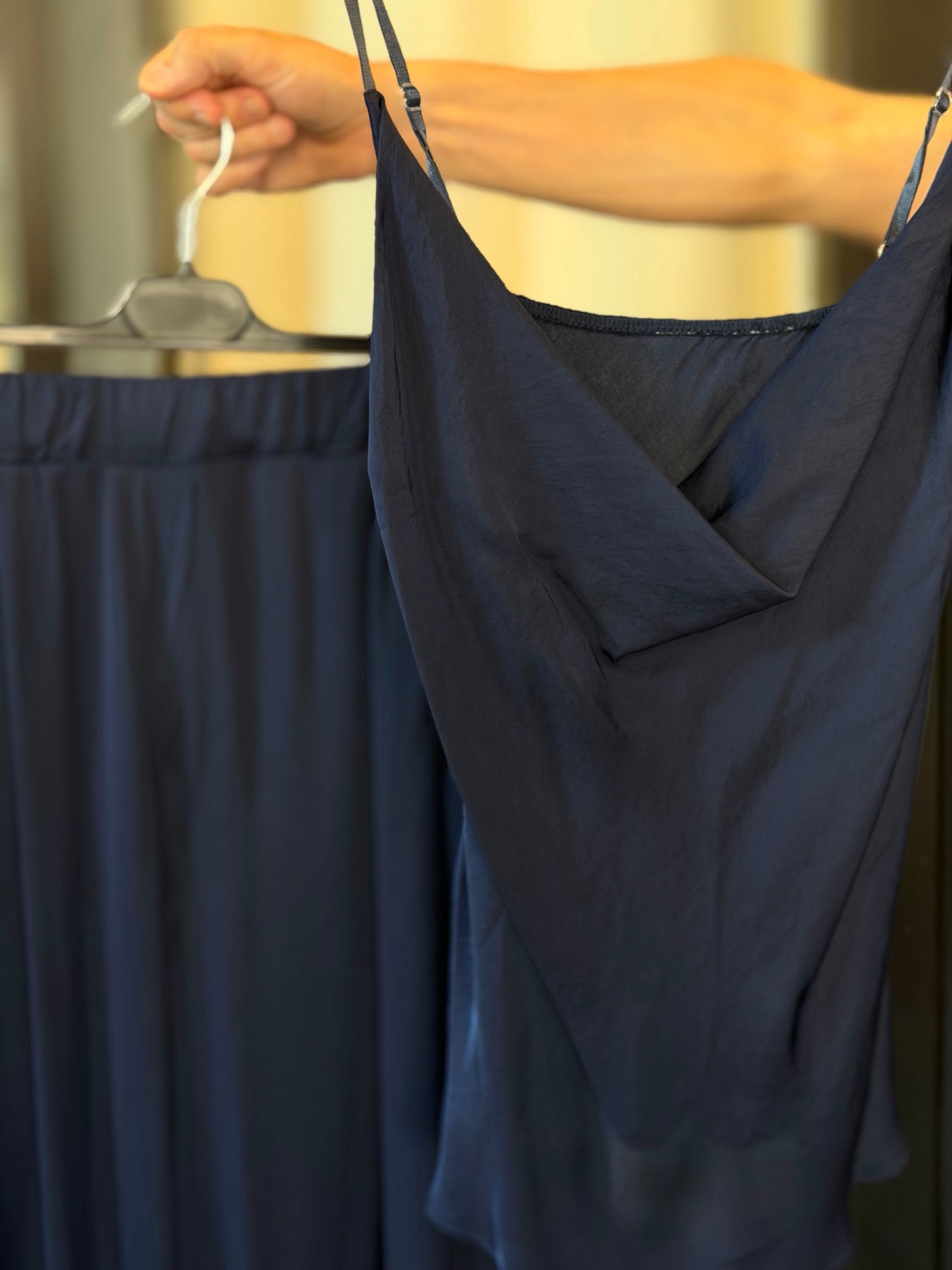 Completo (top + pantalone) effetto raso blu in taglia unica 2902