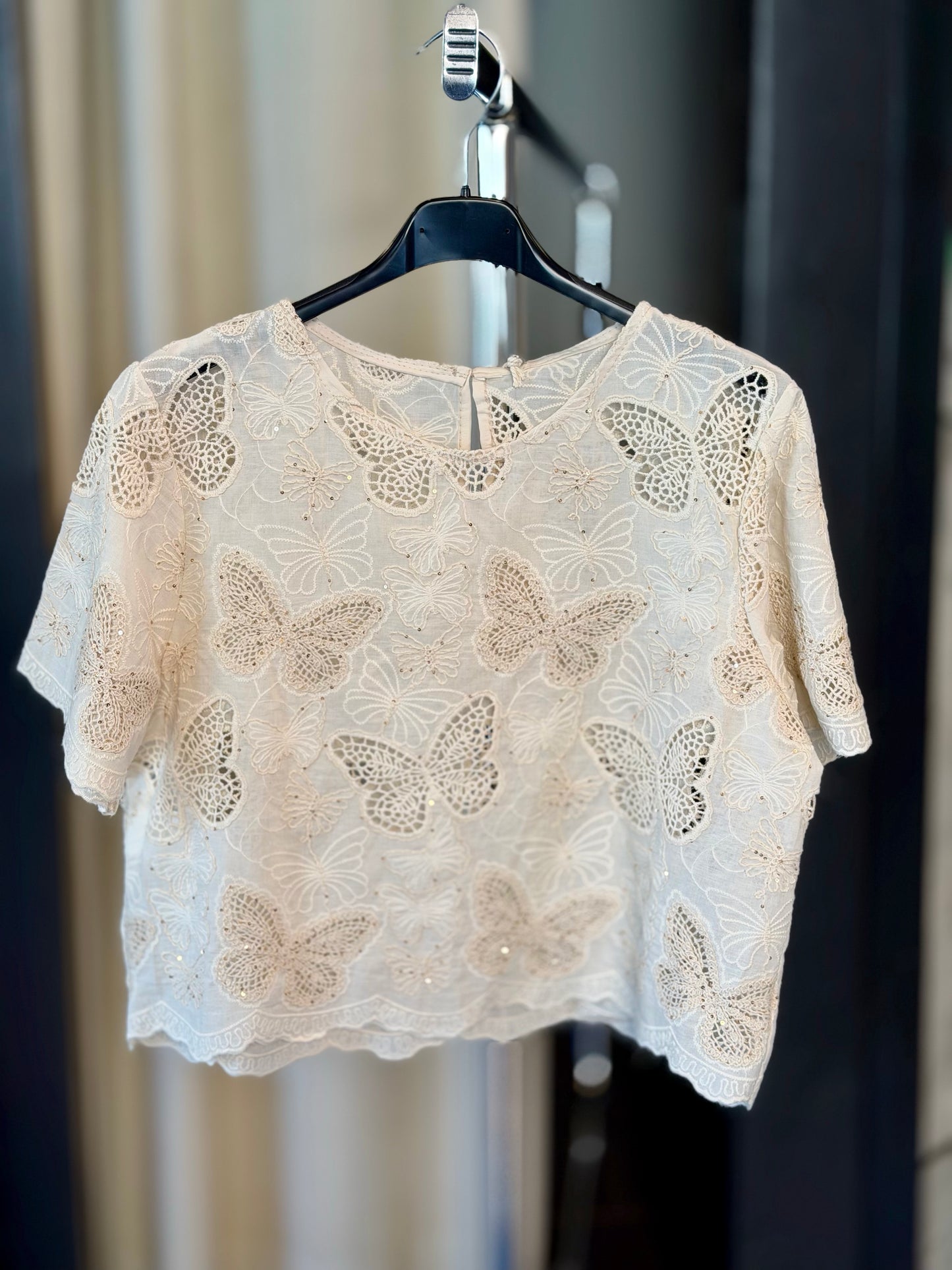 T-shirt in pizzo lavorata con farfalle beige in taglia unica 2396