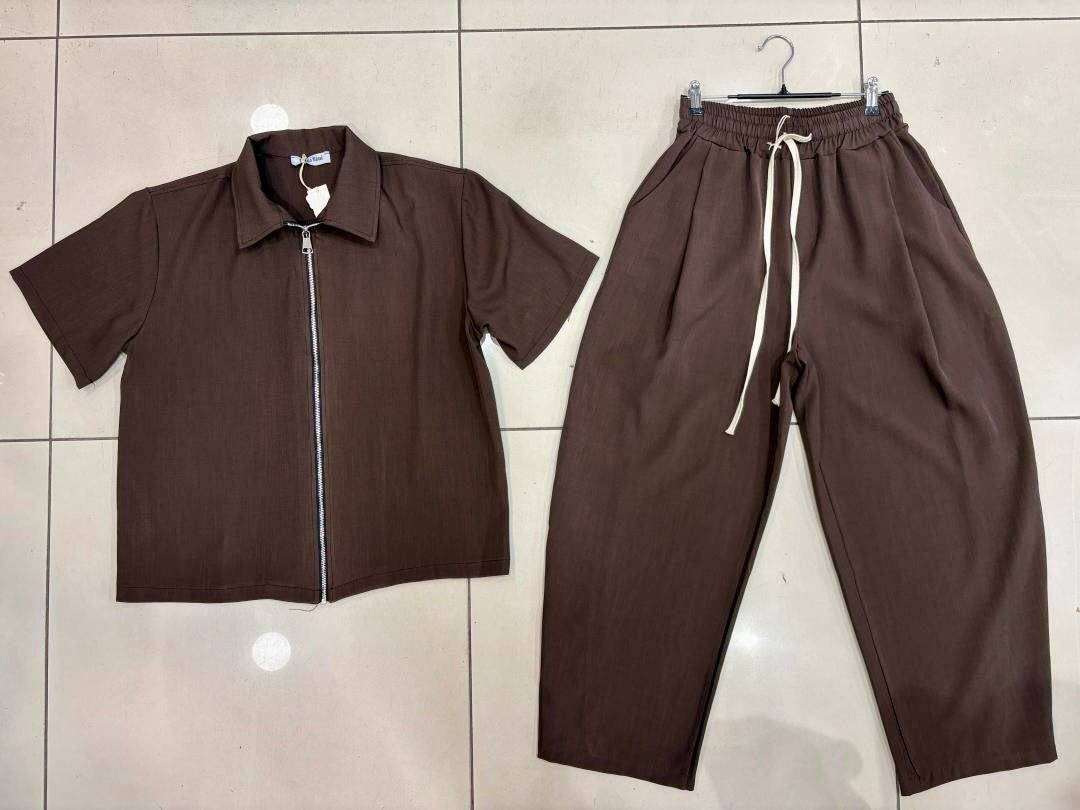 Completo marrone camicia con zip e pantalone con coulisse 2344