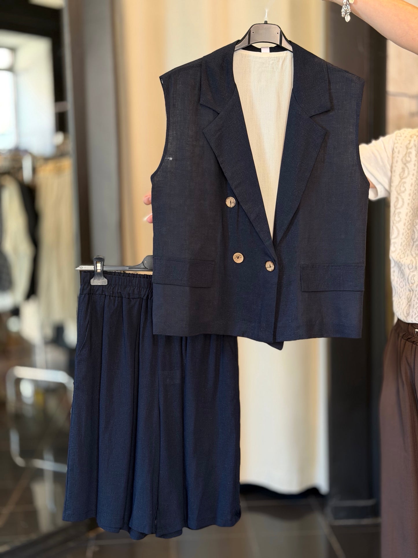Completo (gilet doppiopetto + bermuda) blu in taglia unica 2910