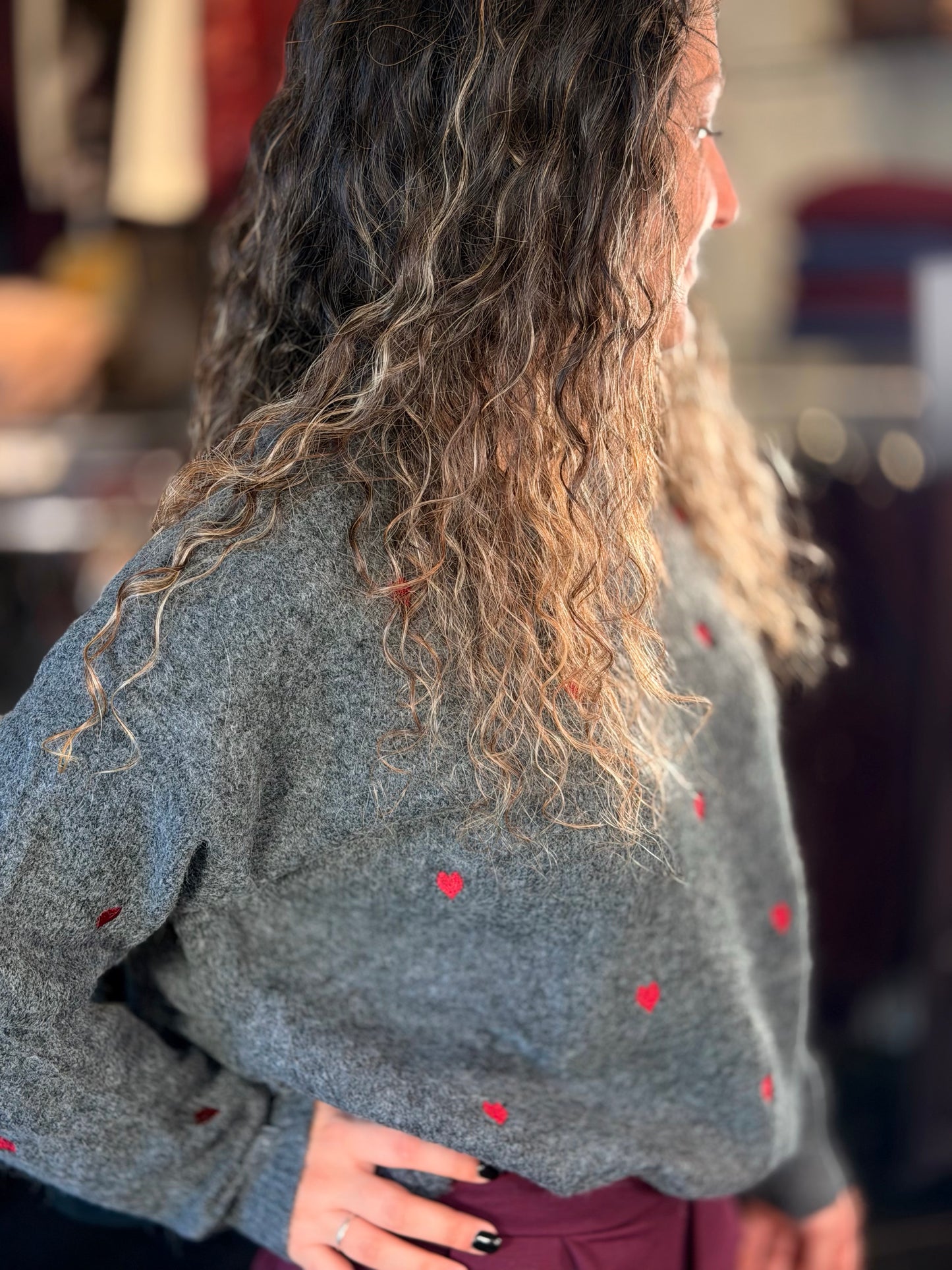 Maglioncino grigio con cuori rossi in taglia unica 2462