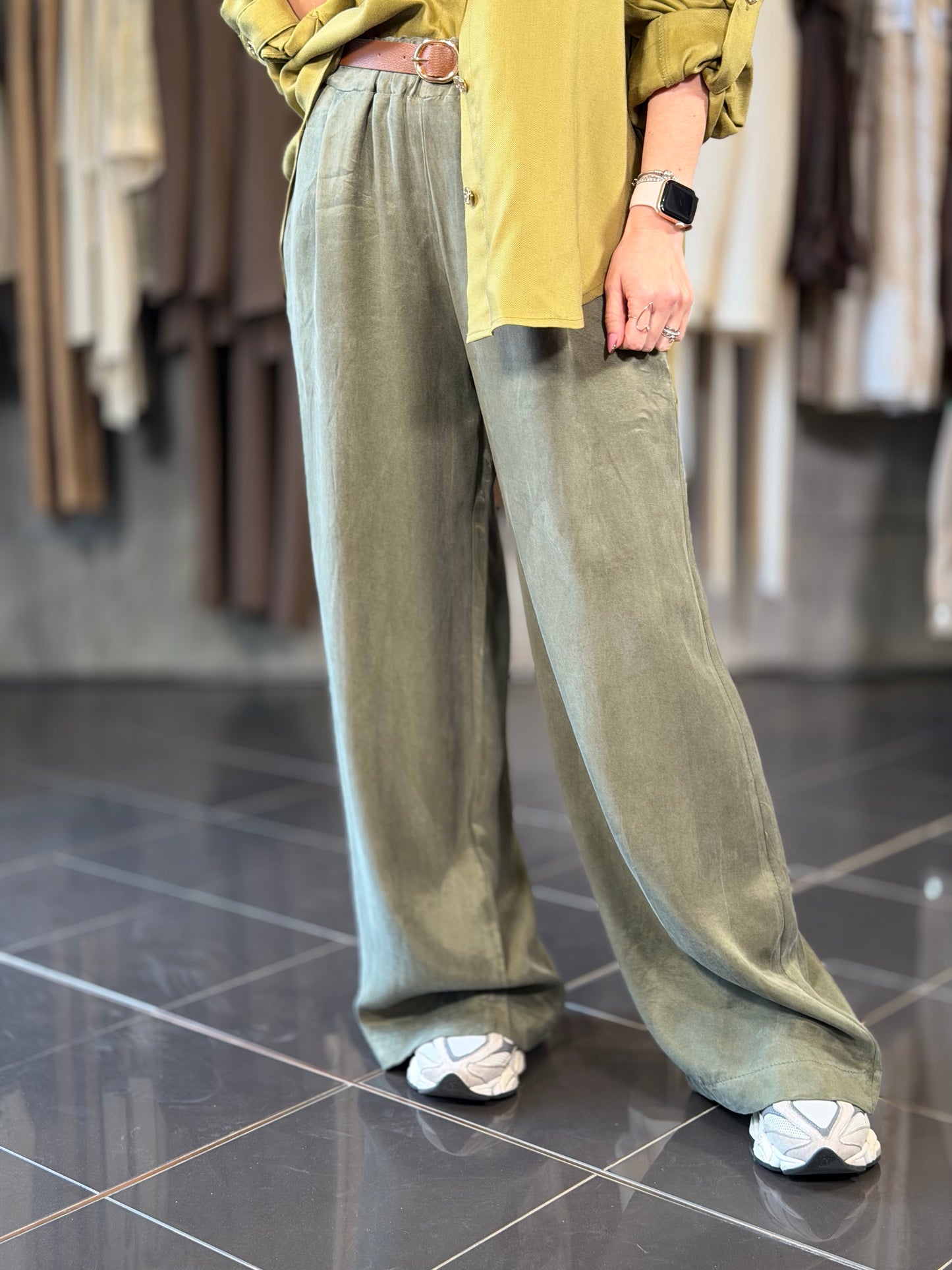Pantalone verde a palazzo con cintura in taglia unica 2163