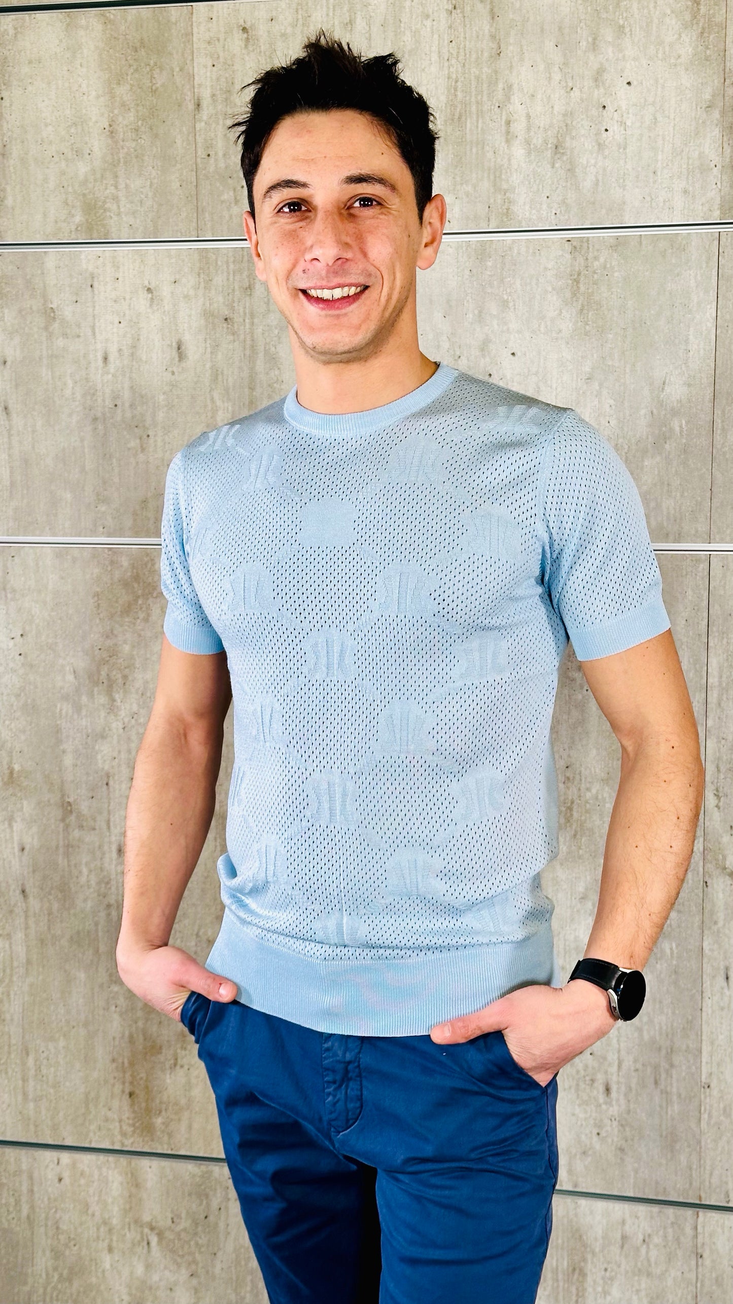 T-shirt in maglia azzurra 343