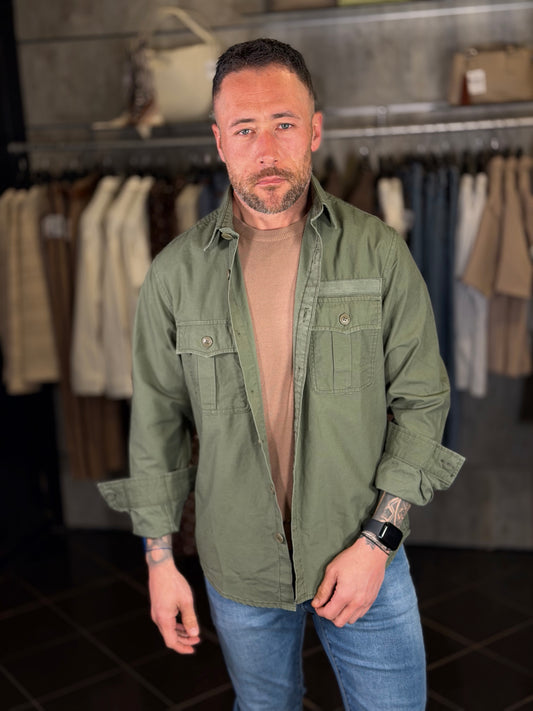 Camicia verde militare con tasche applicate 2103