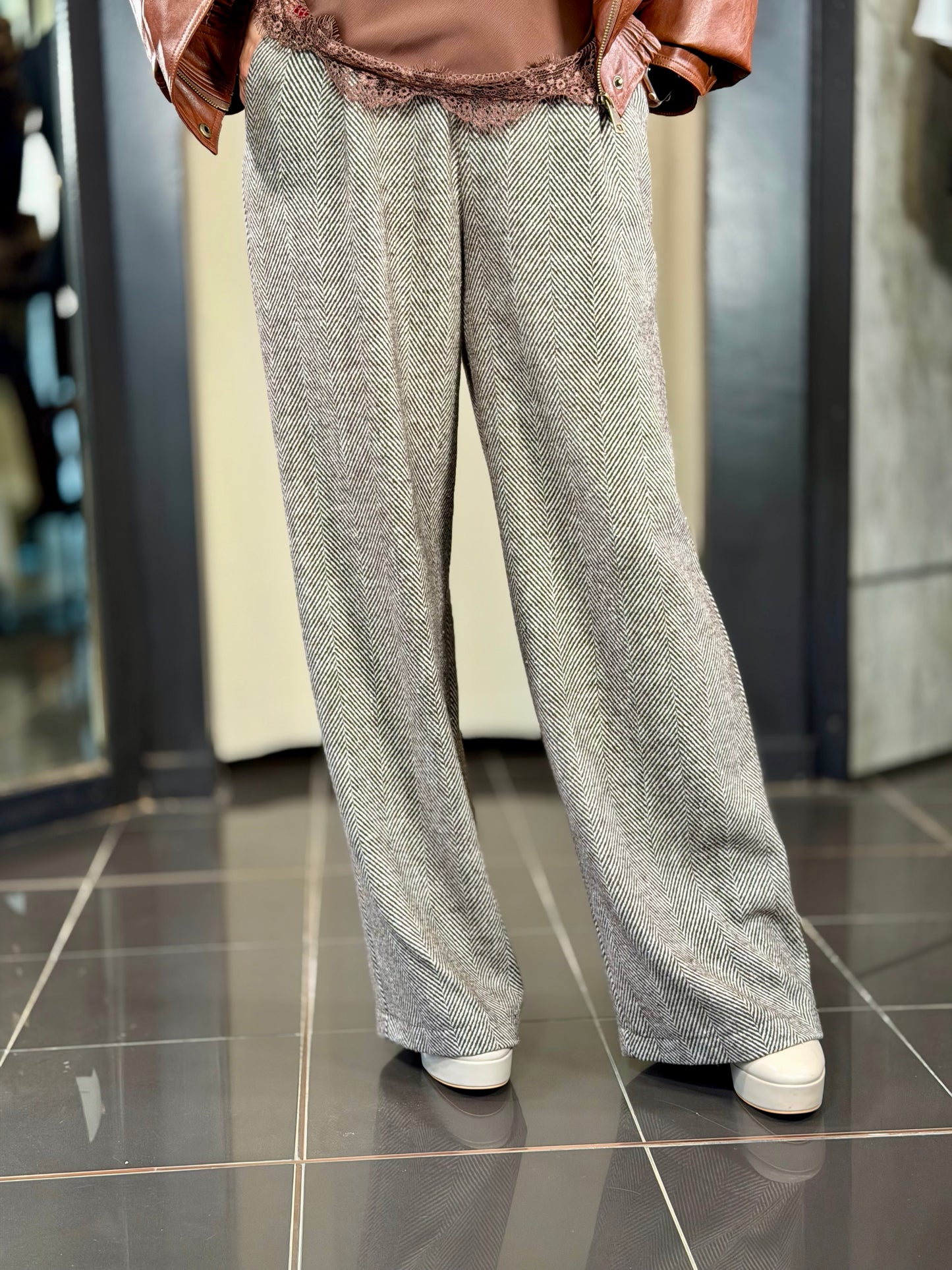 Pantalone a palazzo spigato marrone in taglia unica 2241