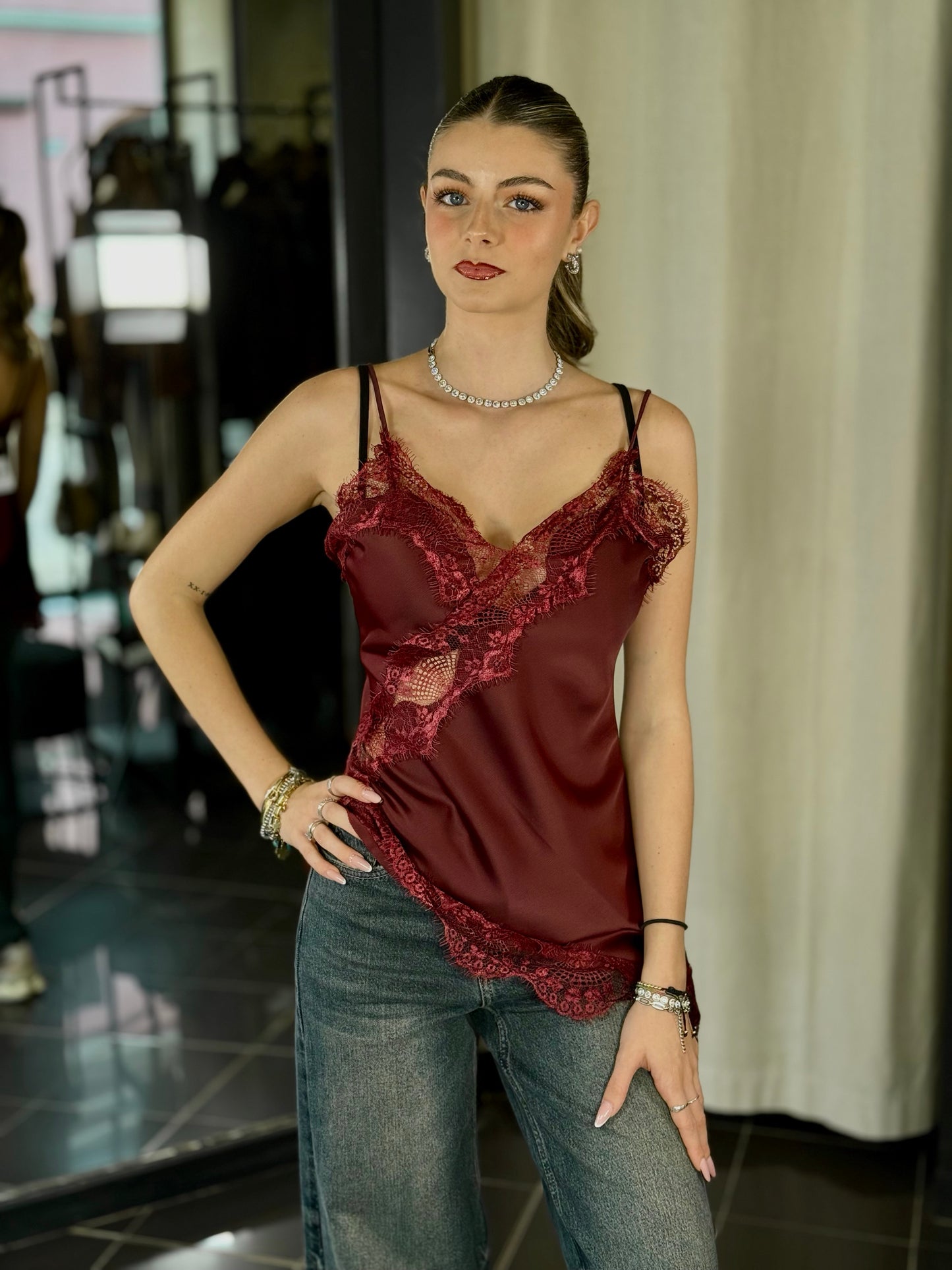 Top satinato asimmetrico con pizzo bordeaux in taglia unica 2201