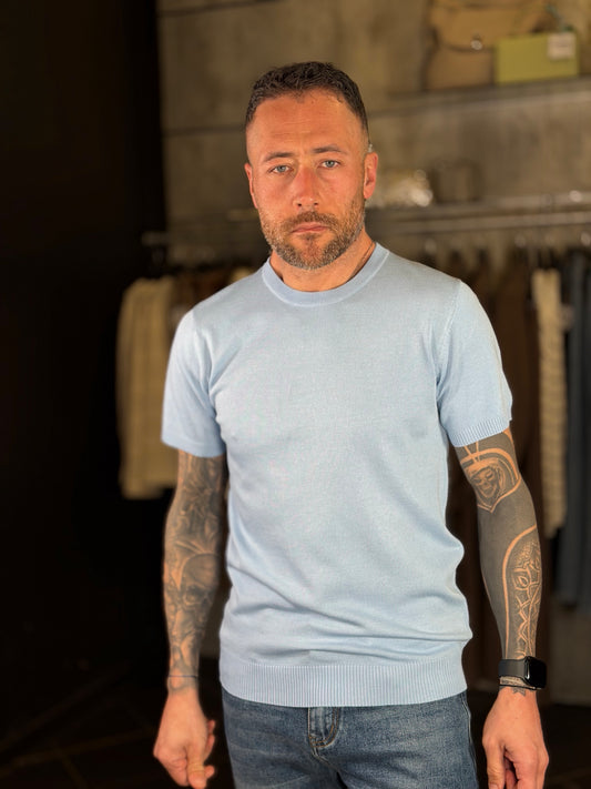 T-shirt girocollo azzurra in filo 2112