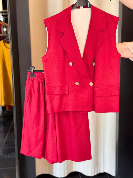 Completo (gilet doppiopetto + bermuda) rosso in taglia unica 2924