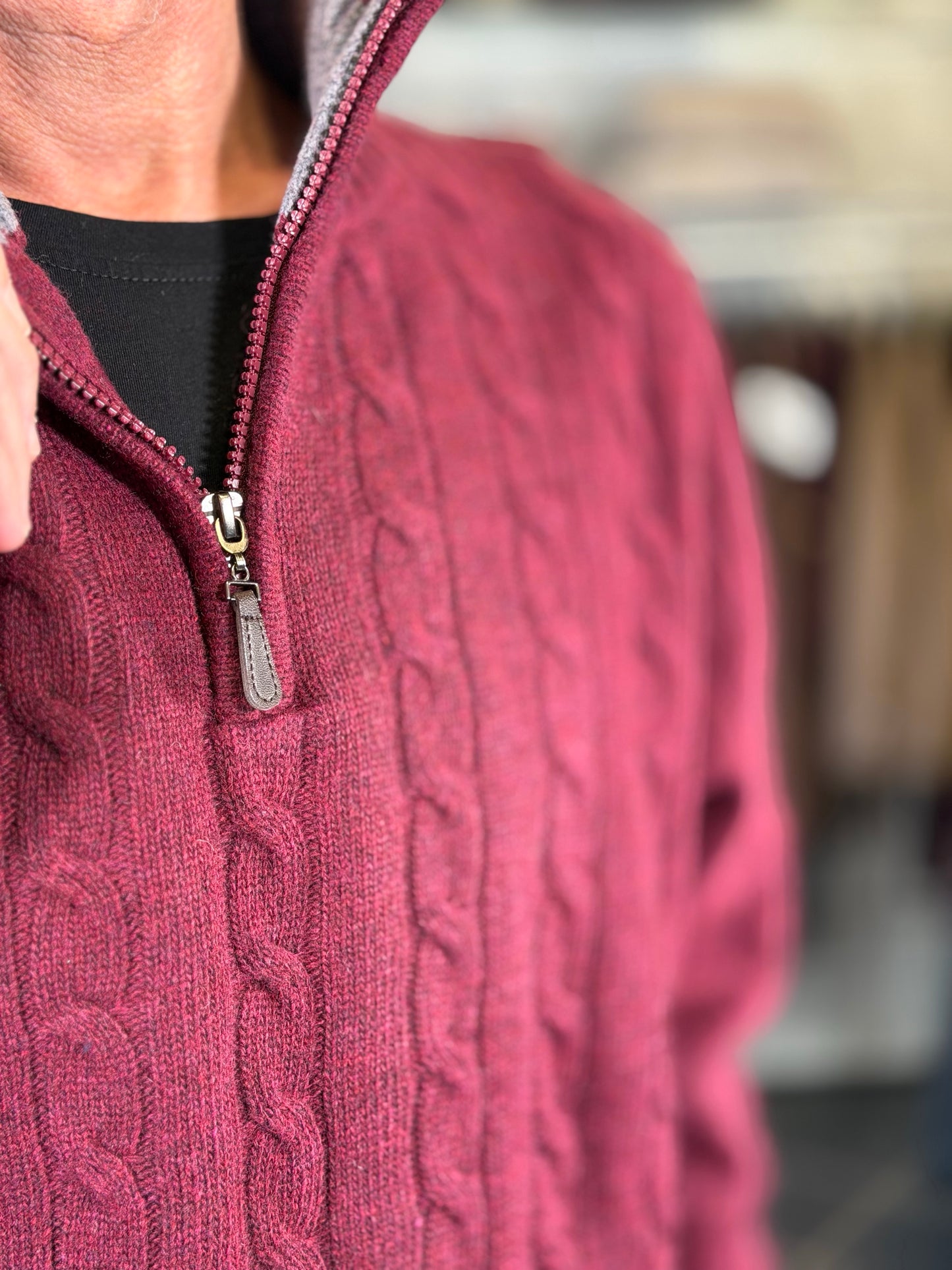 Maglione bordeaux con trecce e zip 2592