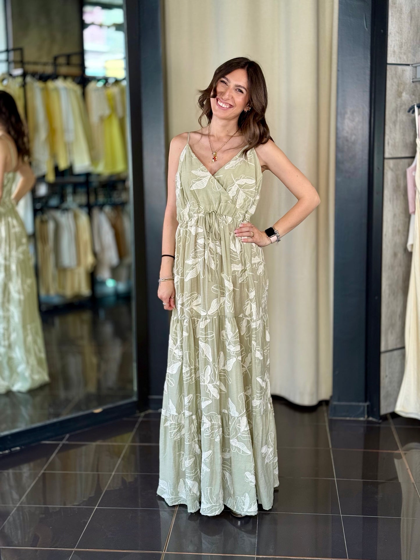Abito verde con ricamo fiorsto bianco in taglia unica 574