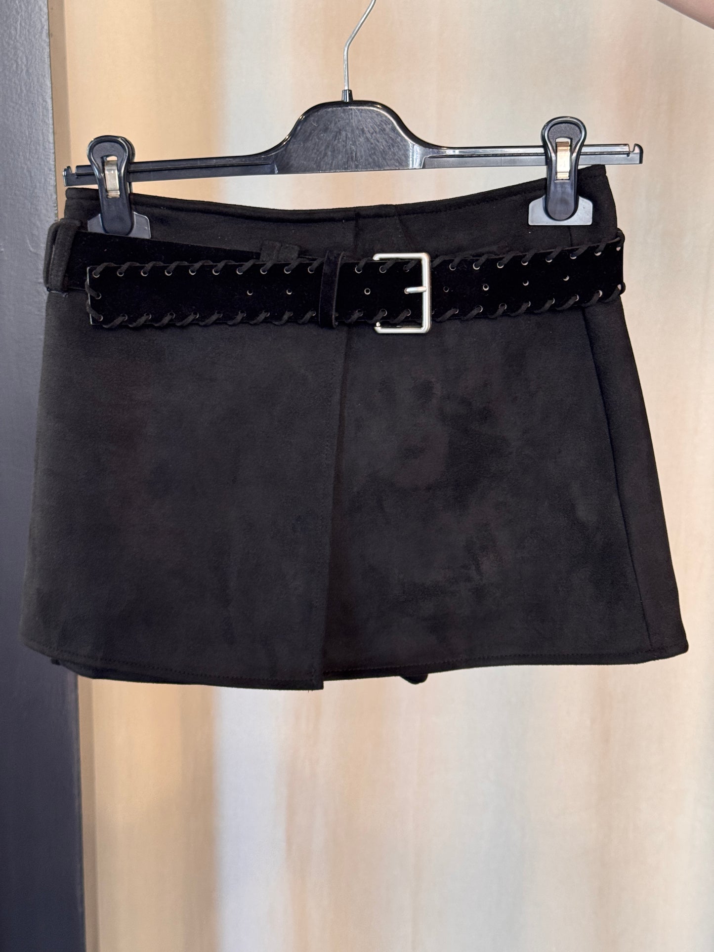 Gonna in suede nera con cintura 2637