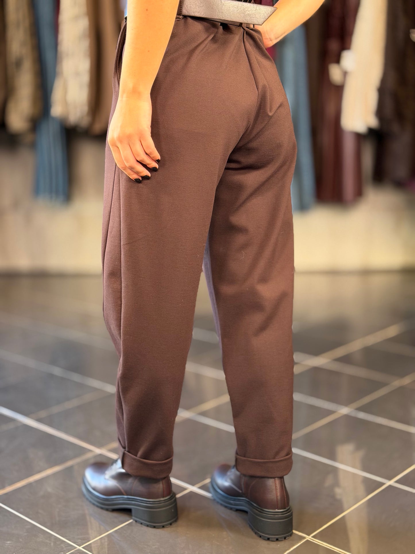 Pantalone Slim marrone con cintura 2403