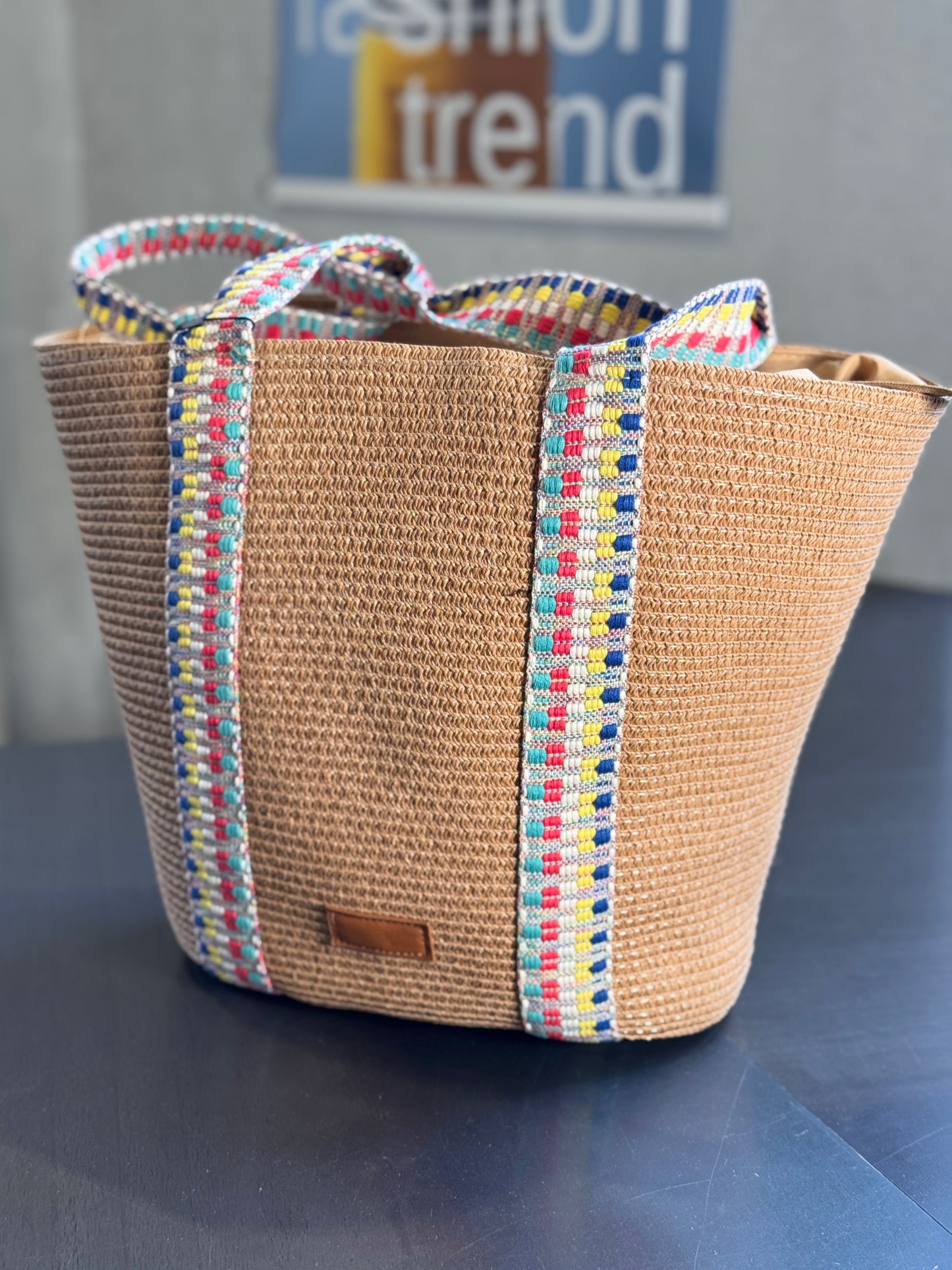 Borsa effetto rafia beige con manici colorati 2583