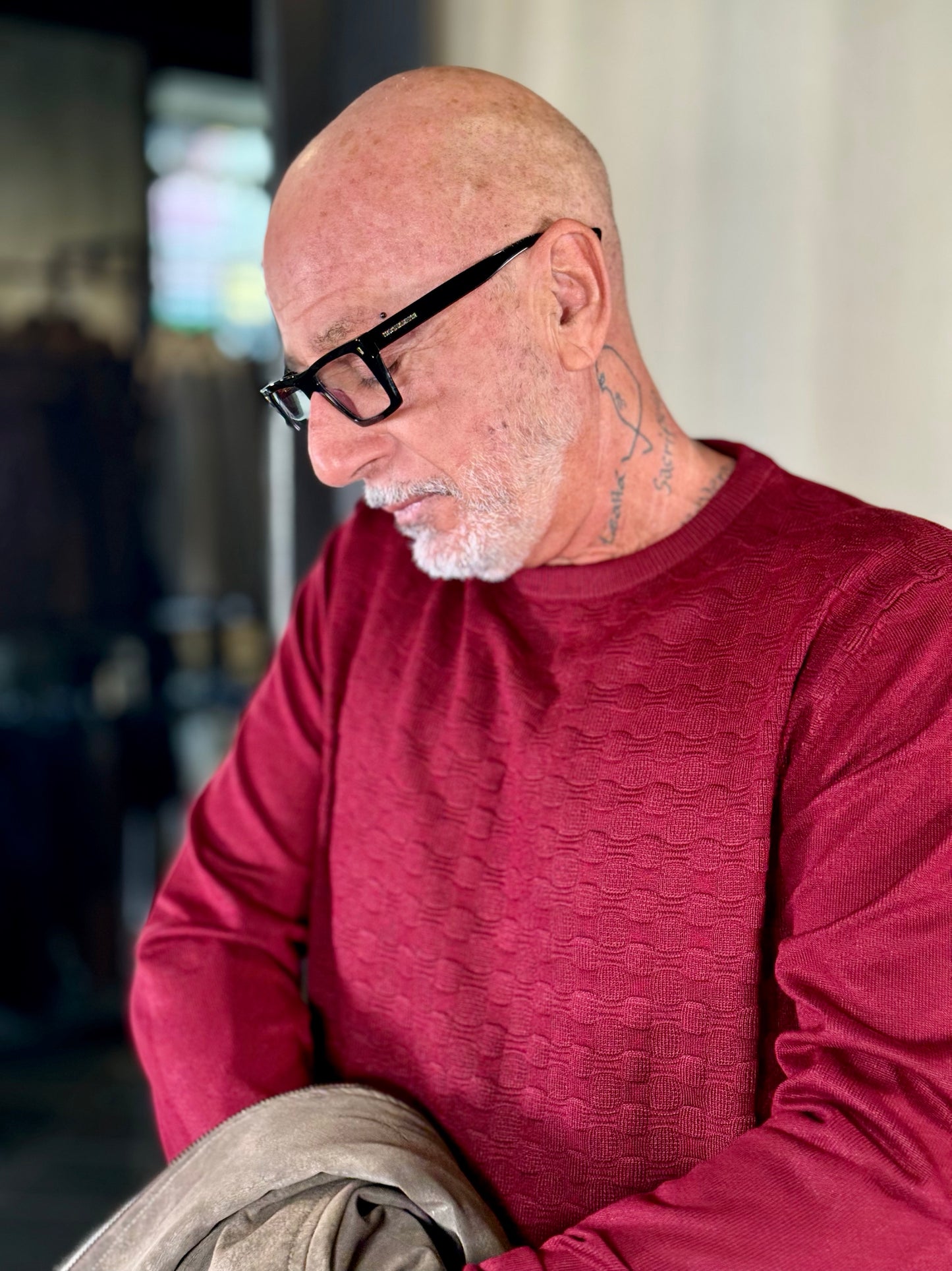 Maglioncino girocollo con trama tono su tono bordeaux 2355