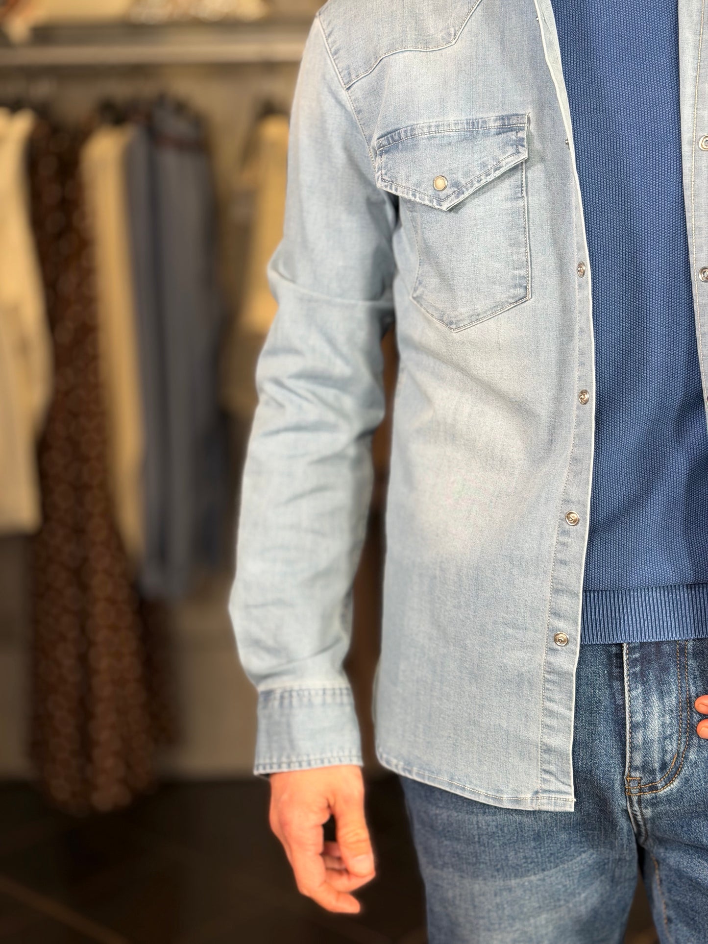 Camicia in jeans con bottoni automatici 2132