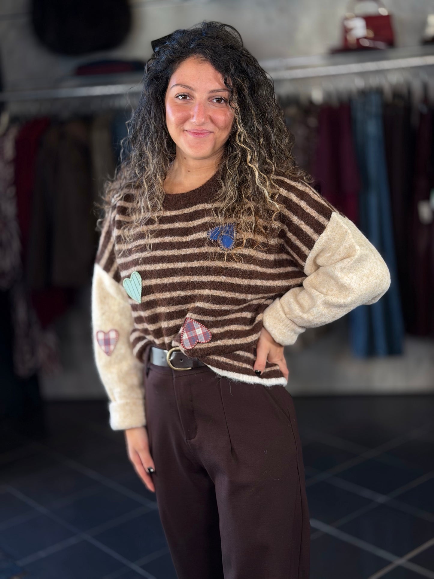 Maglioncino marrone e beige a righe con cuori in taglia unica 2471