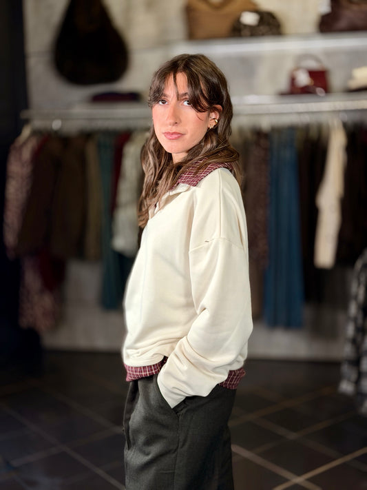 Felpa oversize bianca con camicia bordeaux in taglia unica 2170