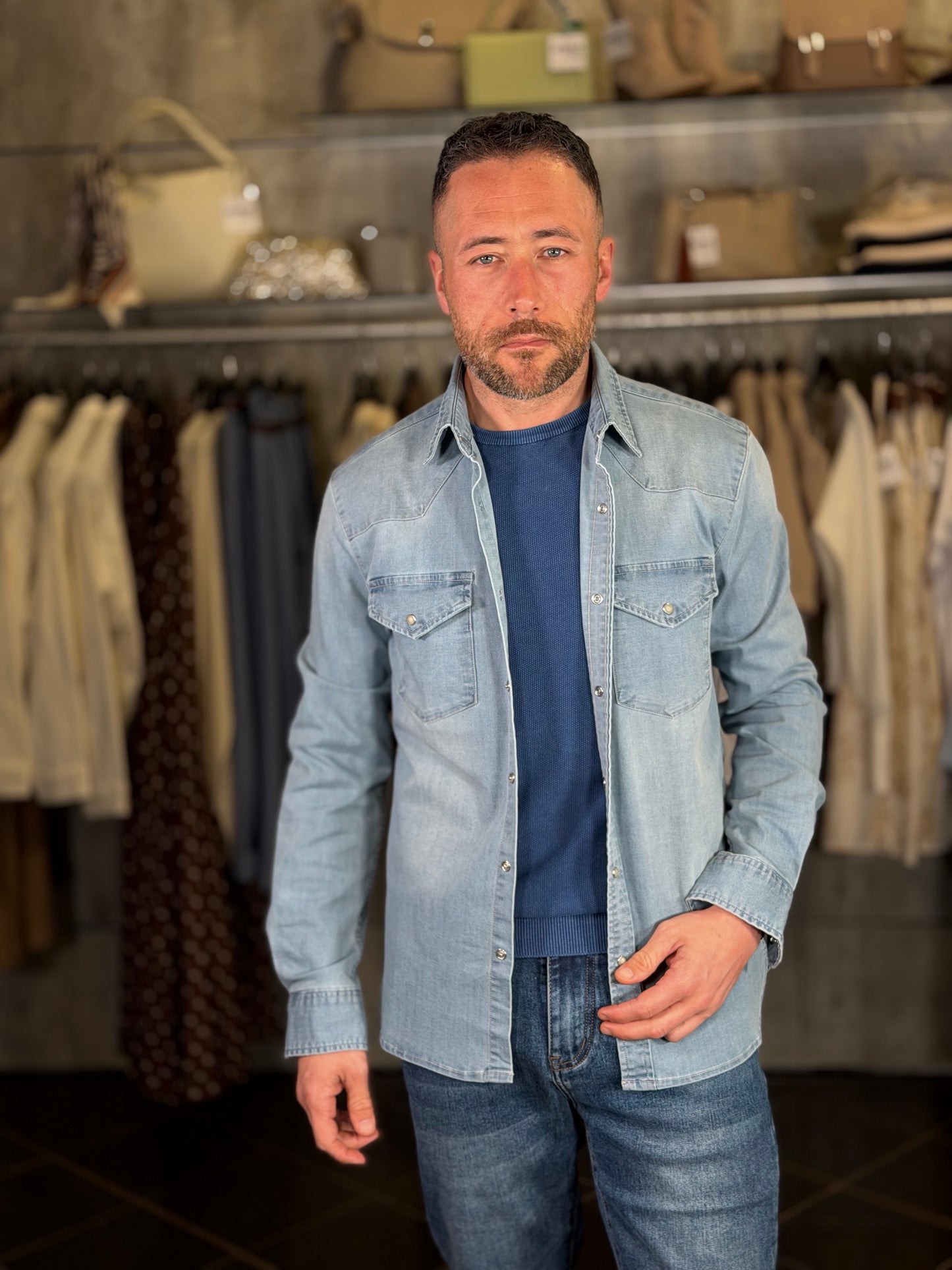 Camicia in jeans con bottoni automatici 2132