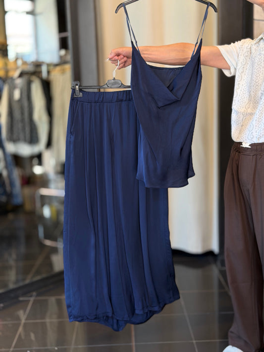 Completo (top + pantalone) effetto raso blu in taglia unica 2902