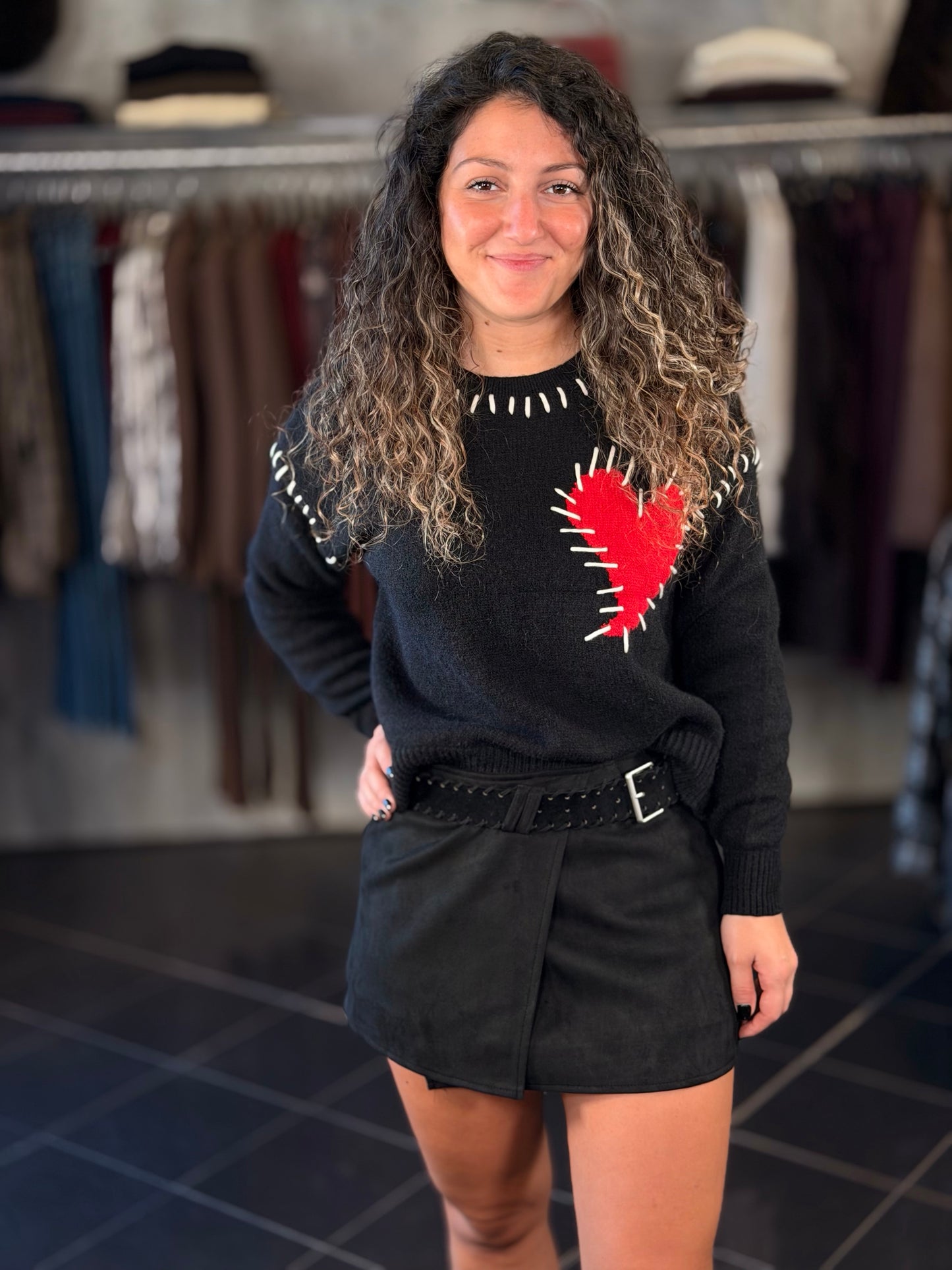 Maglioncino nero con cuore rosso in taglia unica 2447